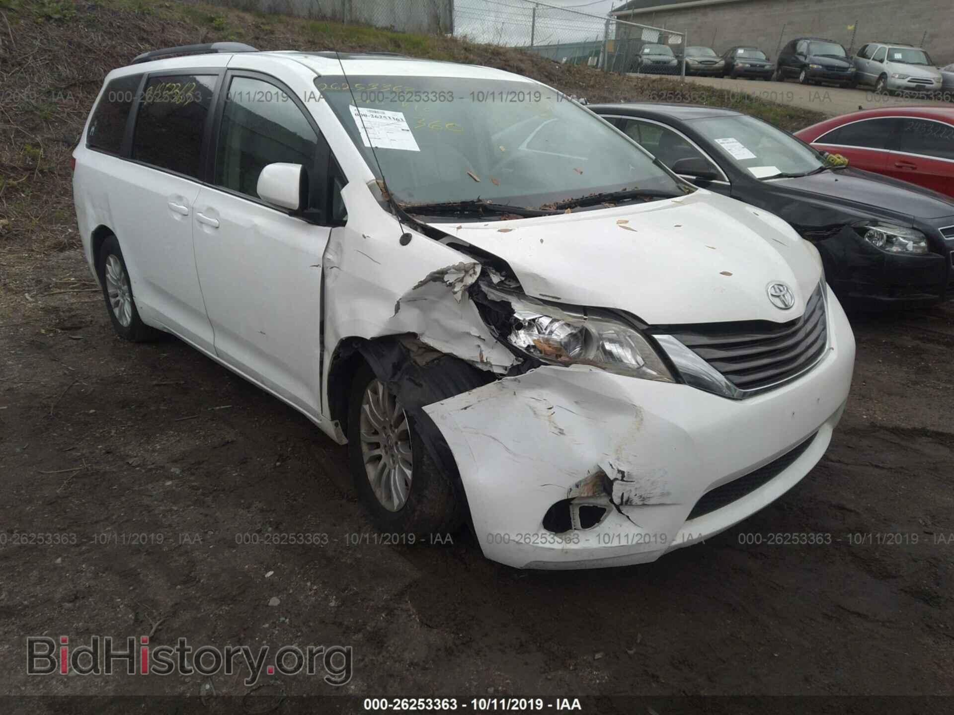 Photo 5TDYK3DC8BS115884 - TOYOTA SIENNA 2011