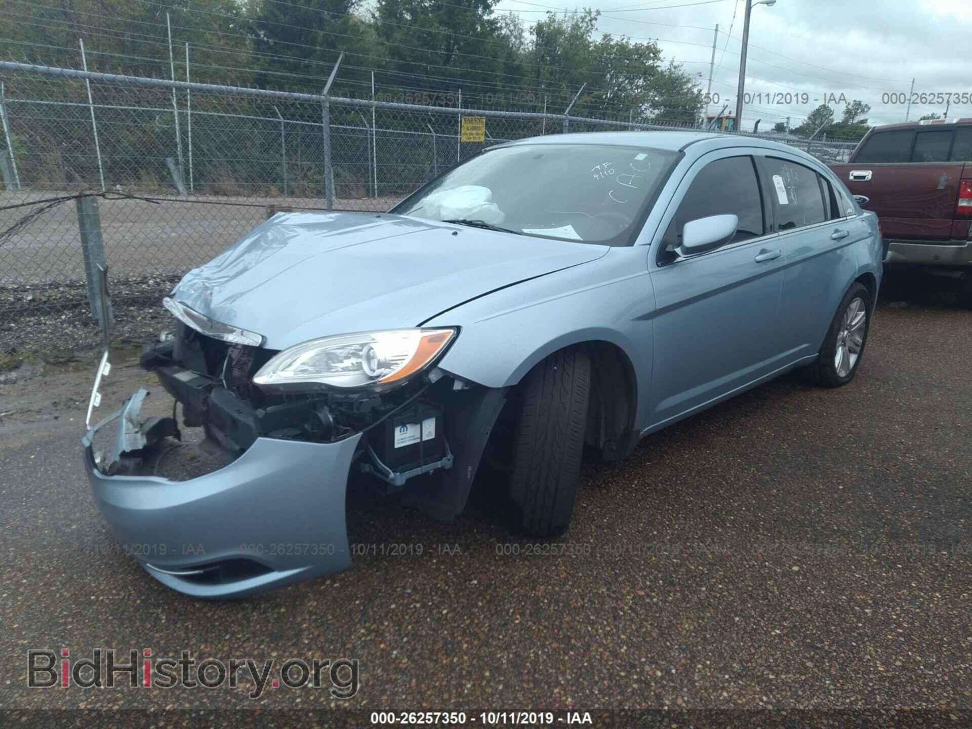 2013 CHRYSLER 200 - VIN: 1C3CCBAB8DN670456 - Photo 2