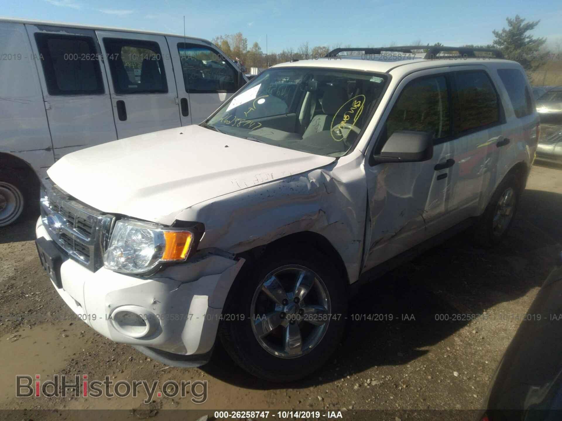 2011 FORD ESCAPE - VIN: 1FMCU0D75BKC22187 - Фото 2