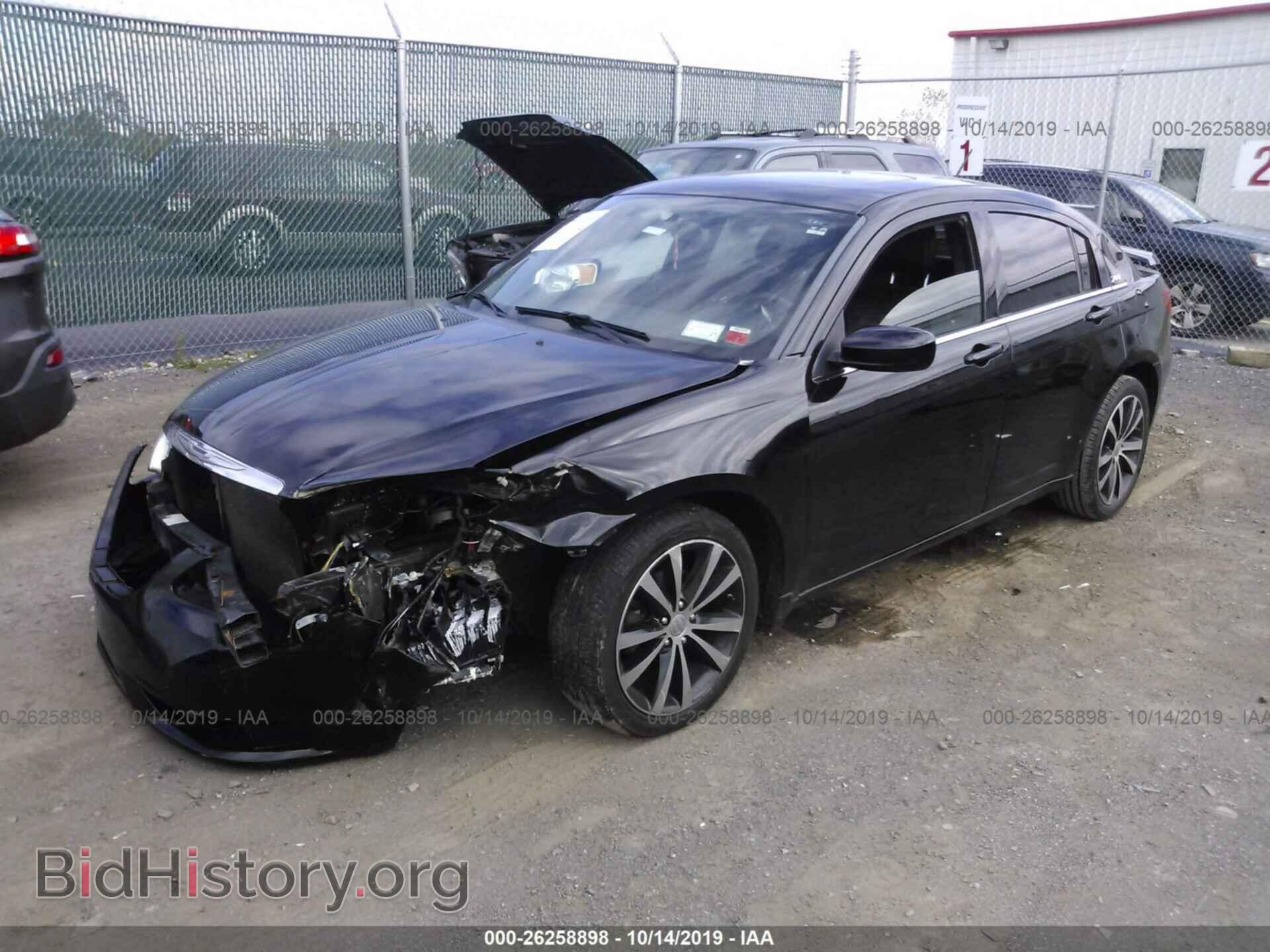 2013 CHRYSLER 200 - VIN: 1C3CCBCGXDN551073 - Фото 2