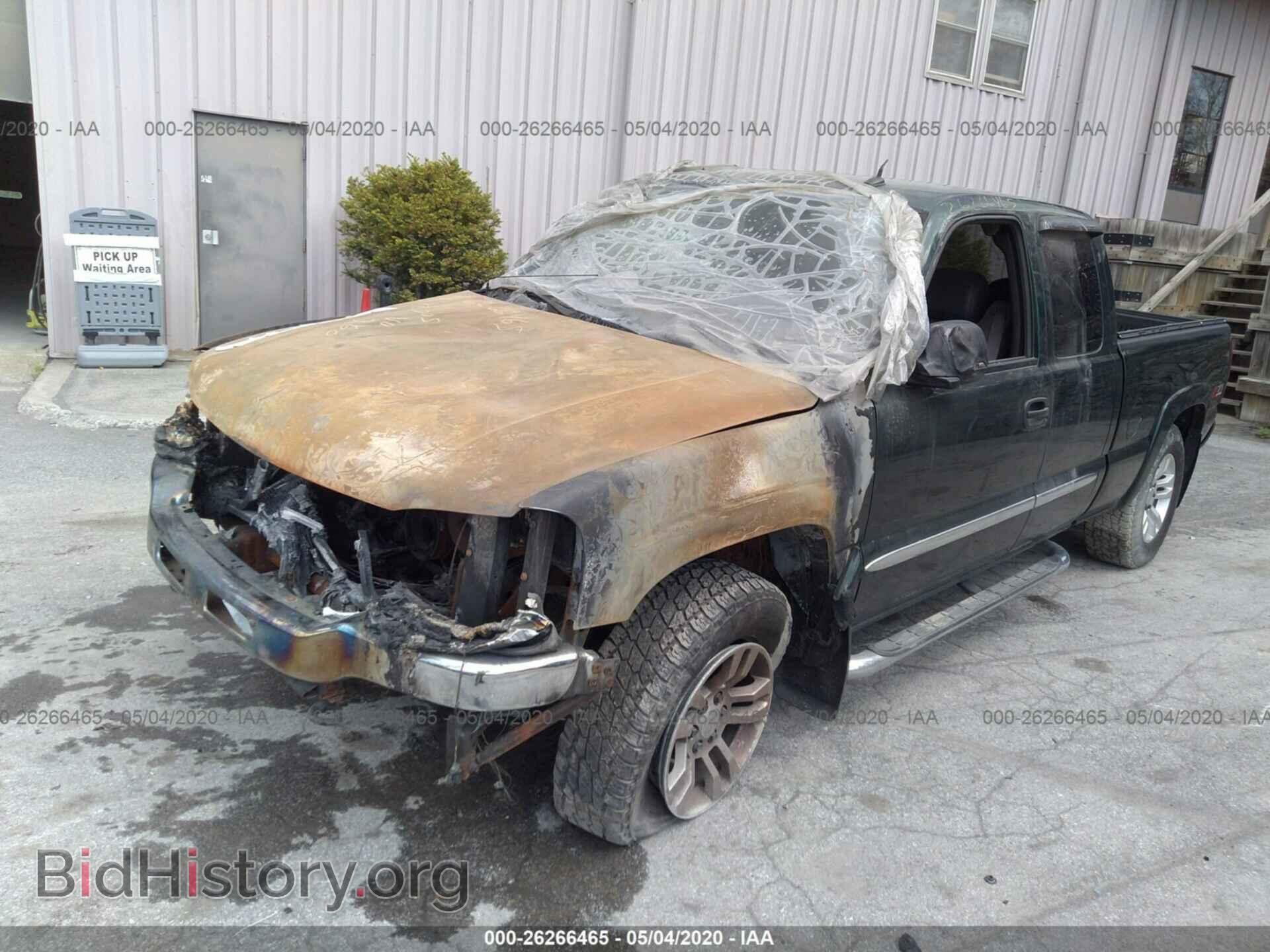 2005 GMC New Sierra - VIN: 2GTEK19B051281237 - Photo 2