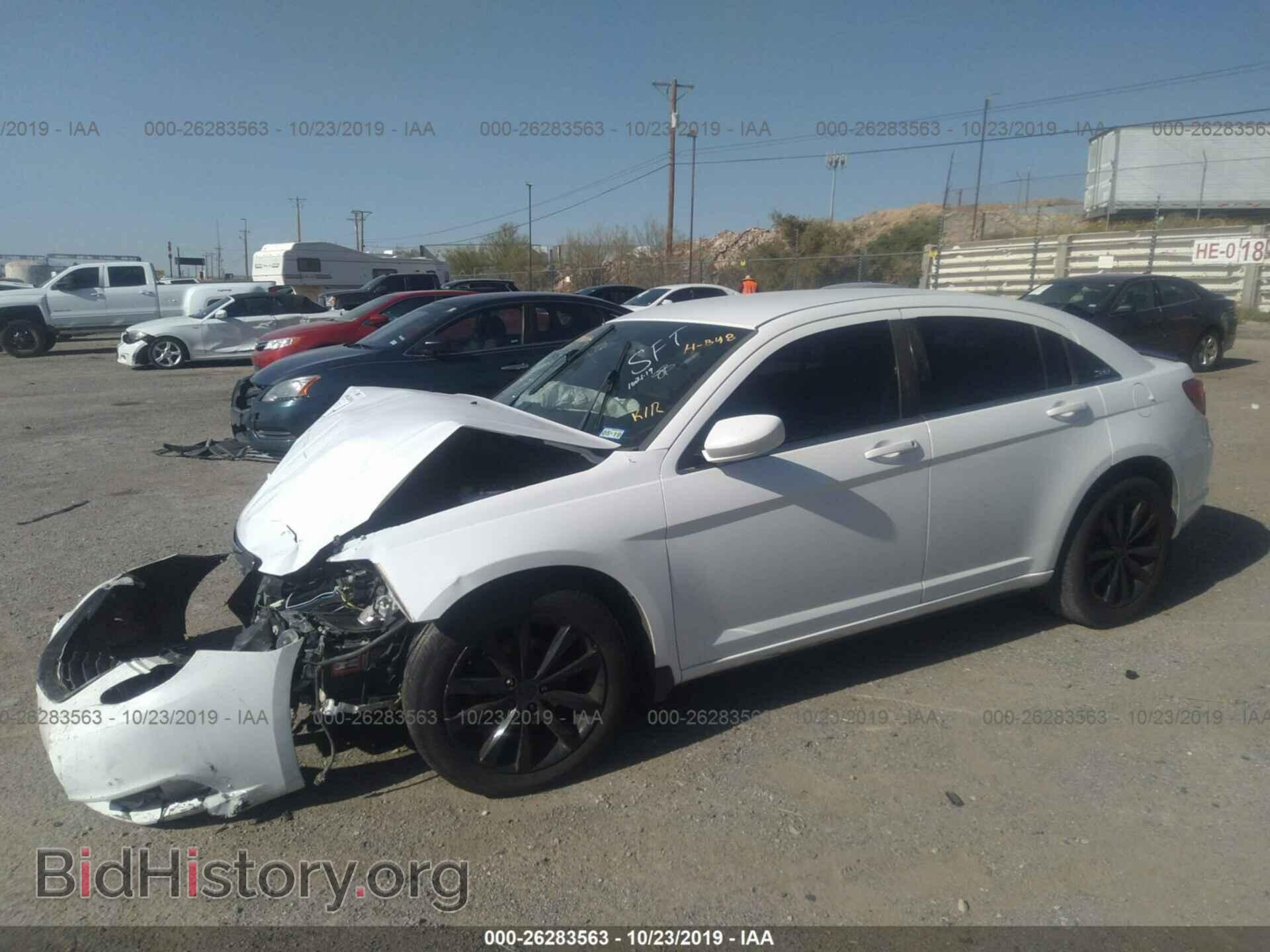 2011 CHRYSLER 200 - VIN: 1C3BC8FGXBN596859 - Фото 2