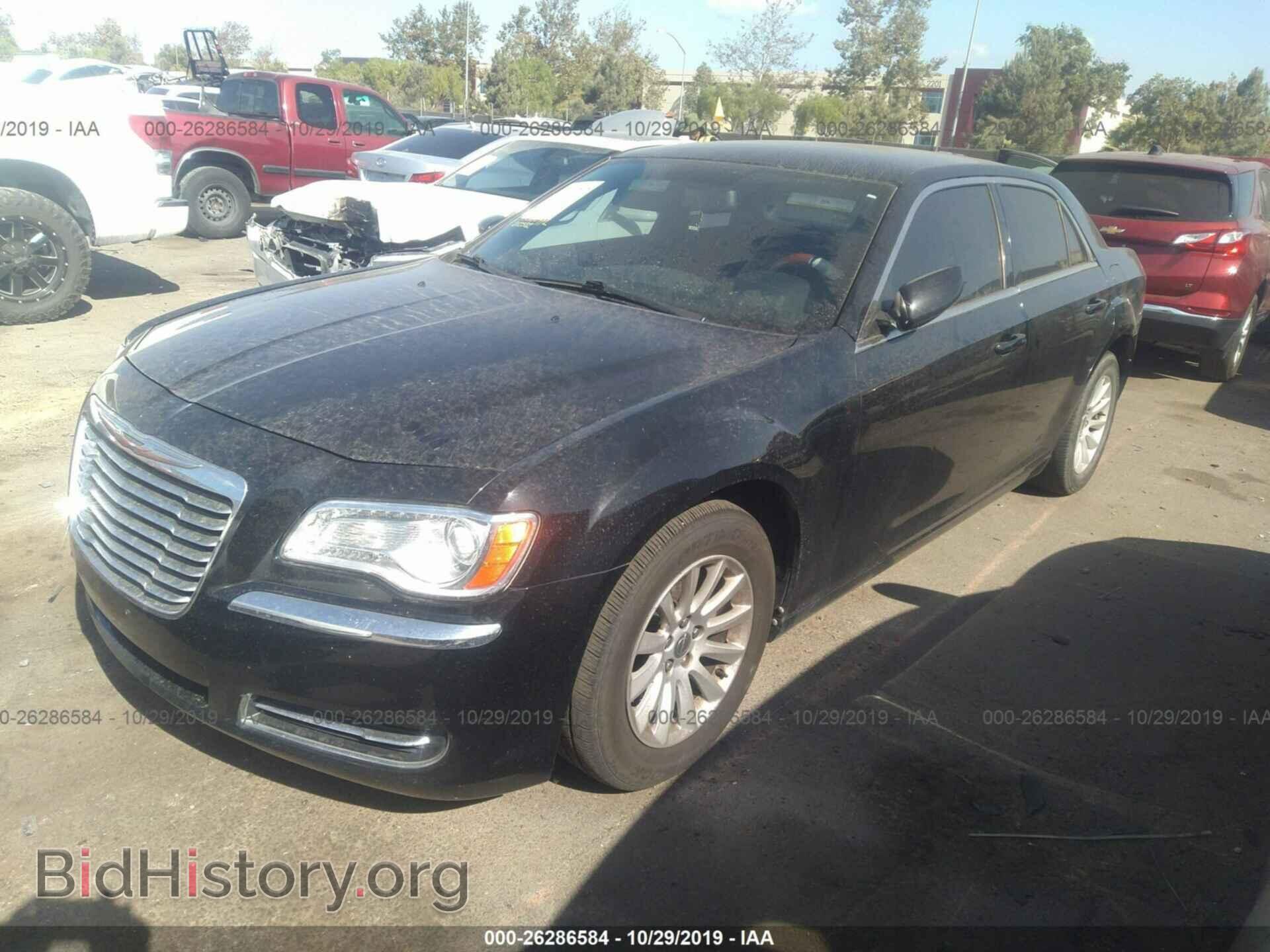 2013 CHRYSLER 300 - VIN: 2C3CCAAG9DH600382 - Фото 2