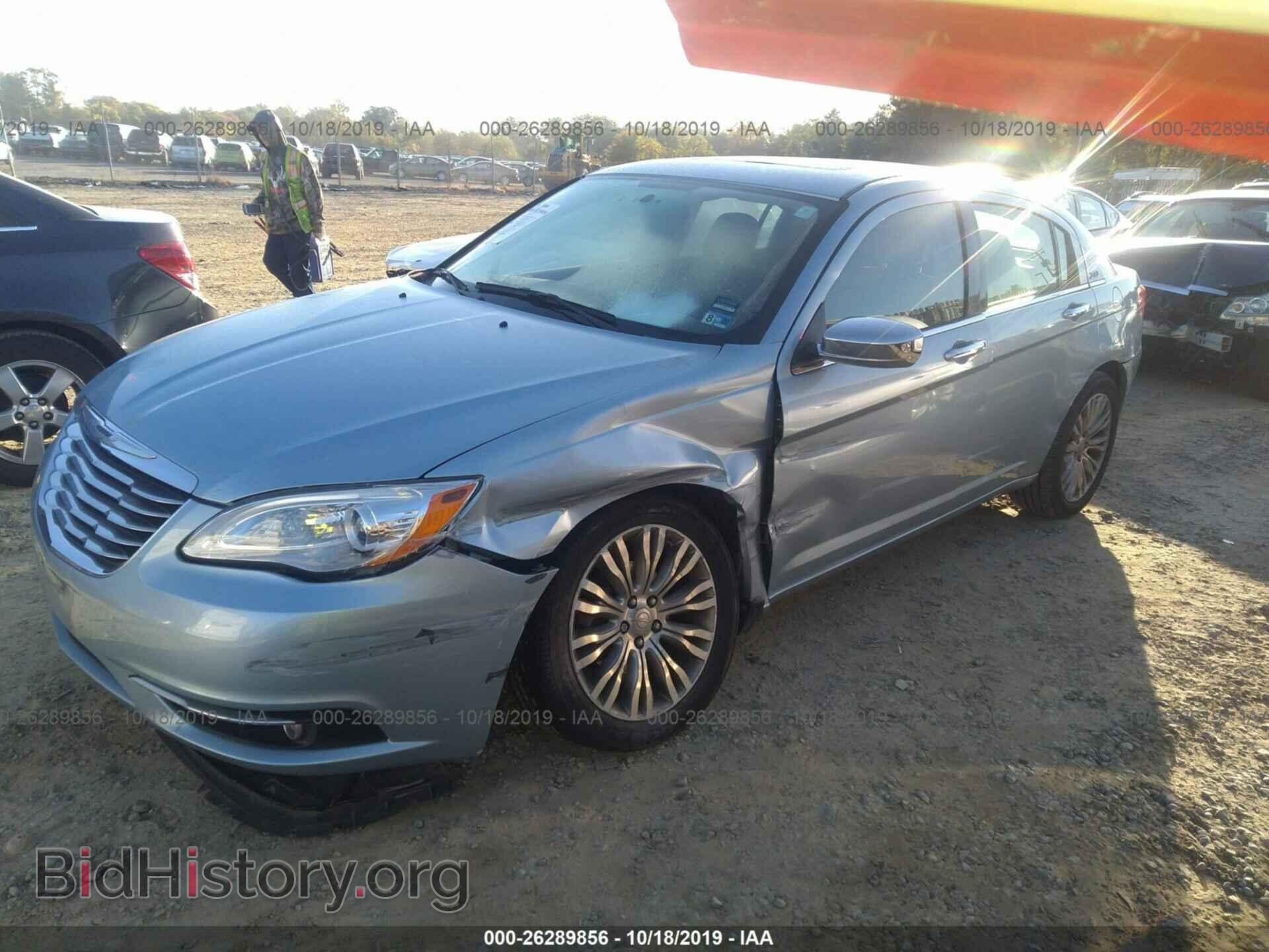 2013 CHRYSLER 200 - VIN: 1C3CCBCG8DN631942 - Фото 2