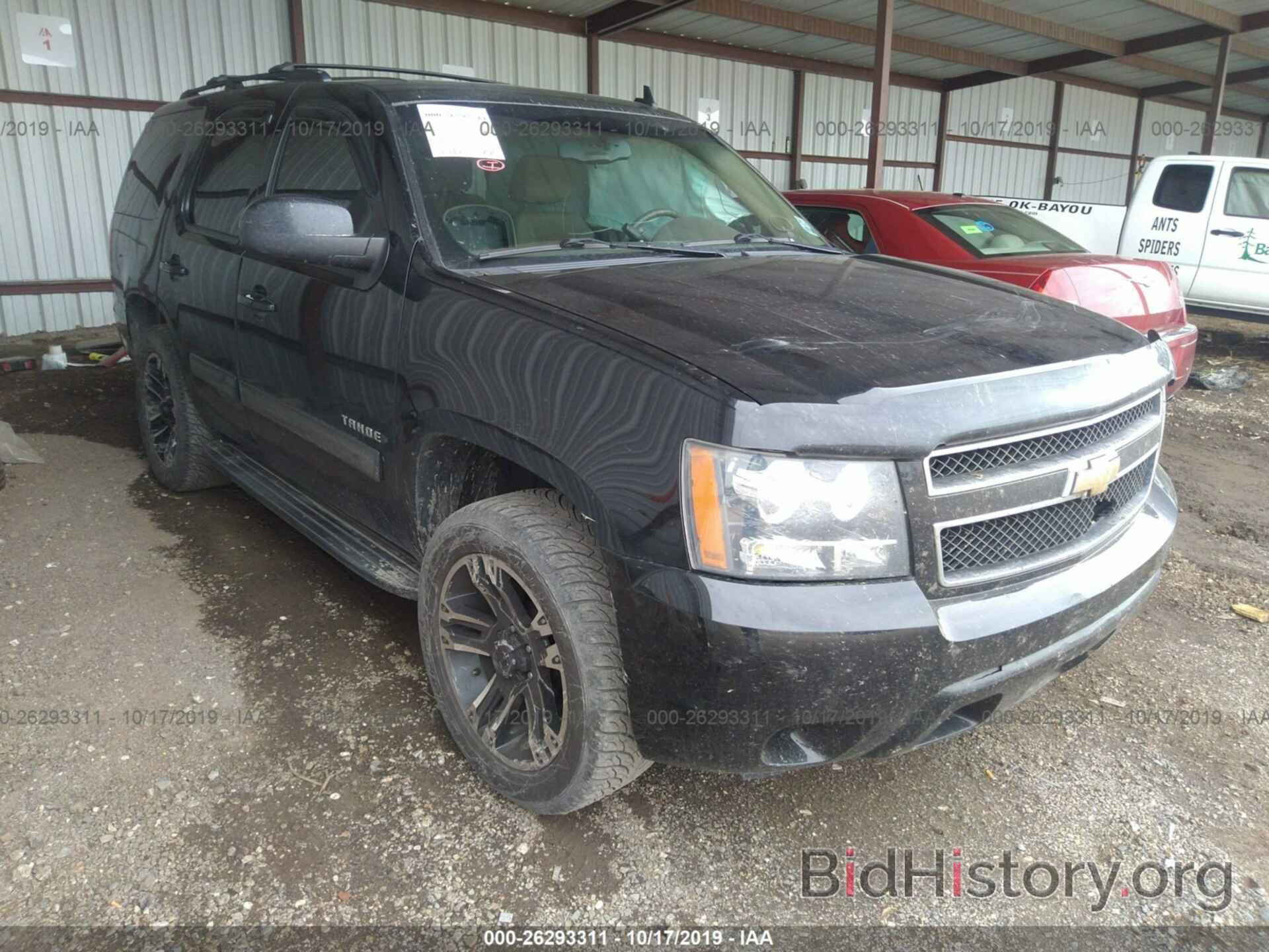 Photo 1GNSCAE08BR308263 - CHEVROLET TAHOE 2011