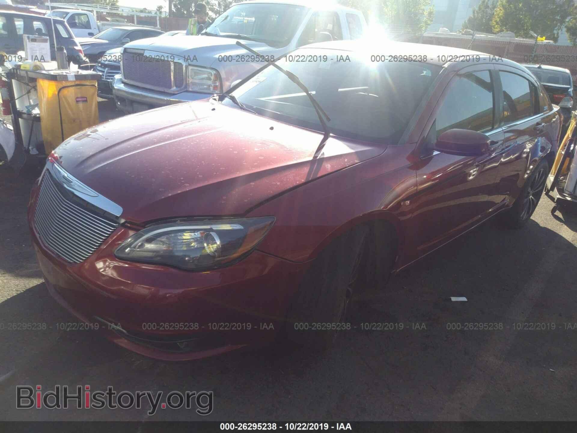 2011 CHRYSLER 200 - VIN: 1C3BC8FG1BN567170 - Фото 2