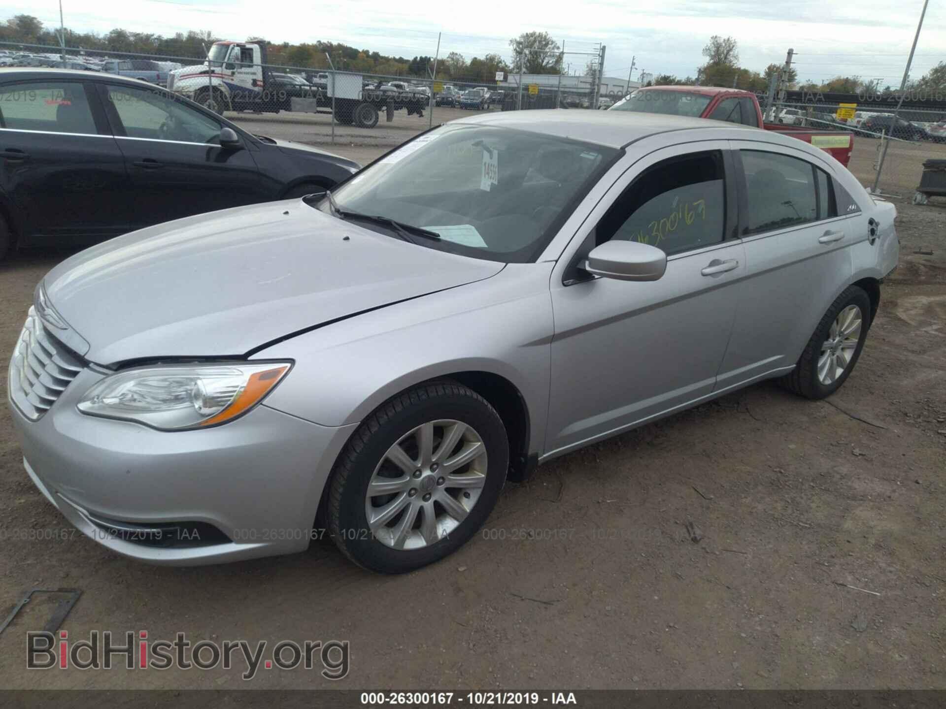 2011 CHRYSLER 200 - VIN: 1C3BC1FBXBN579815 - Фото 2