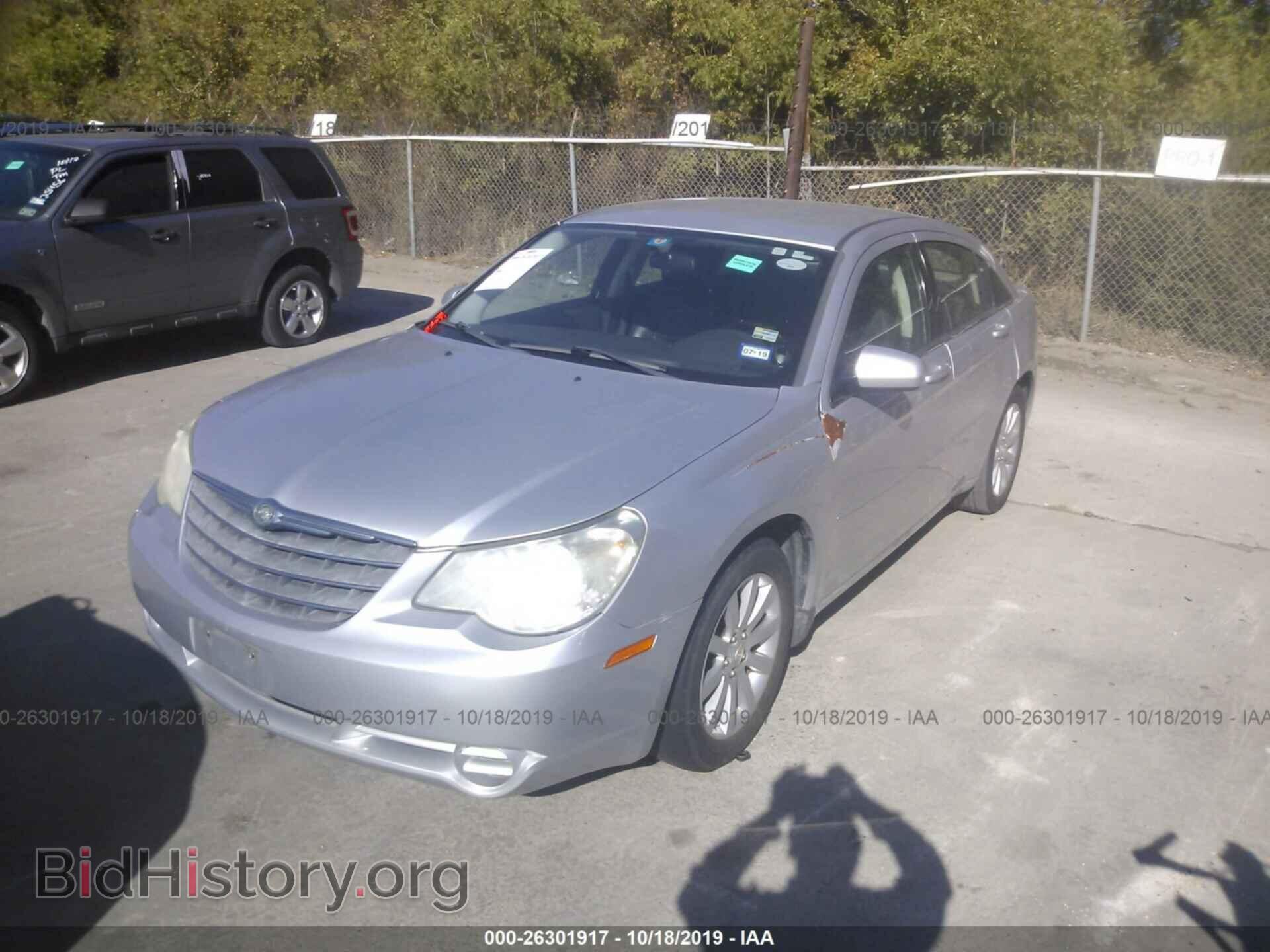 2010 CHRYSLER SEBRING - VIN: 1C3CC5FB3AN147352 - Фото 2