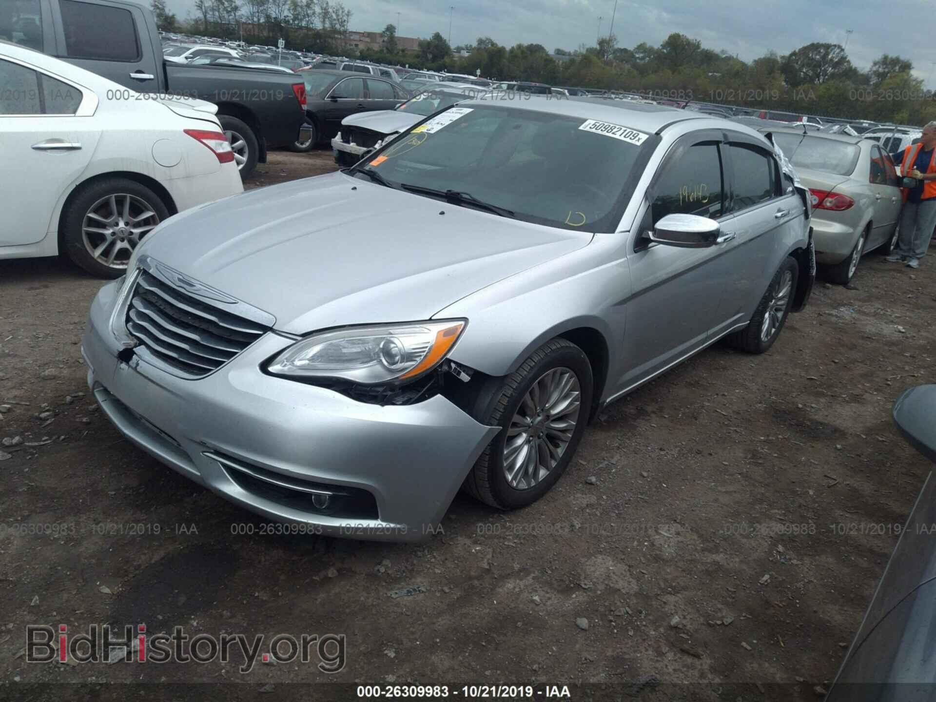 2012 CHRYSLER 200 - VIN: 1C3CCBCB1CN197124 - Фото 2