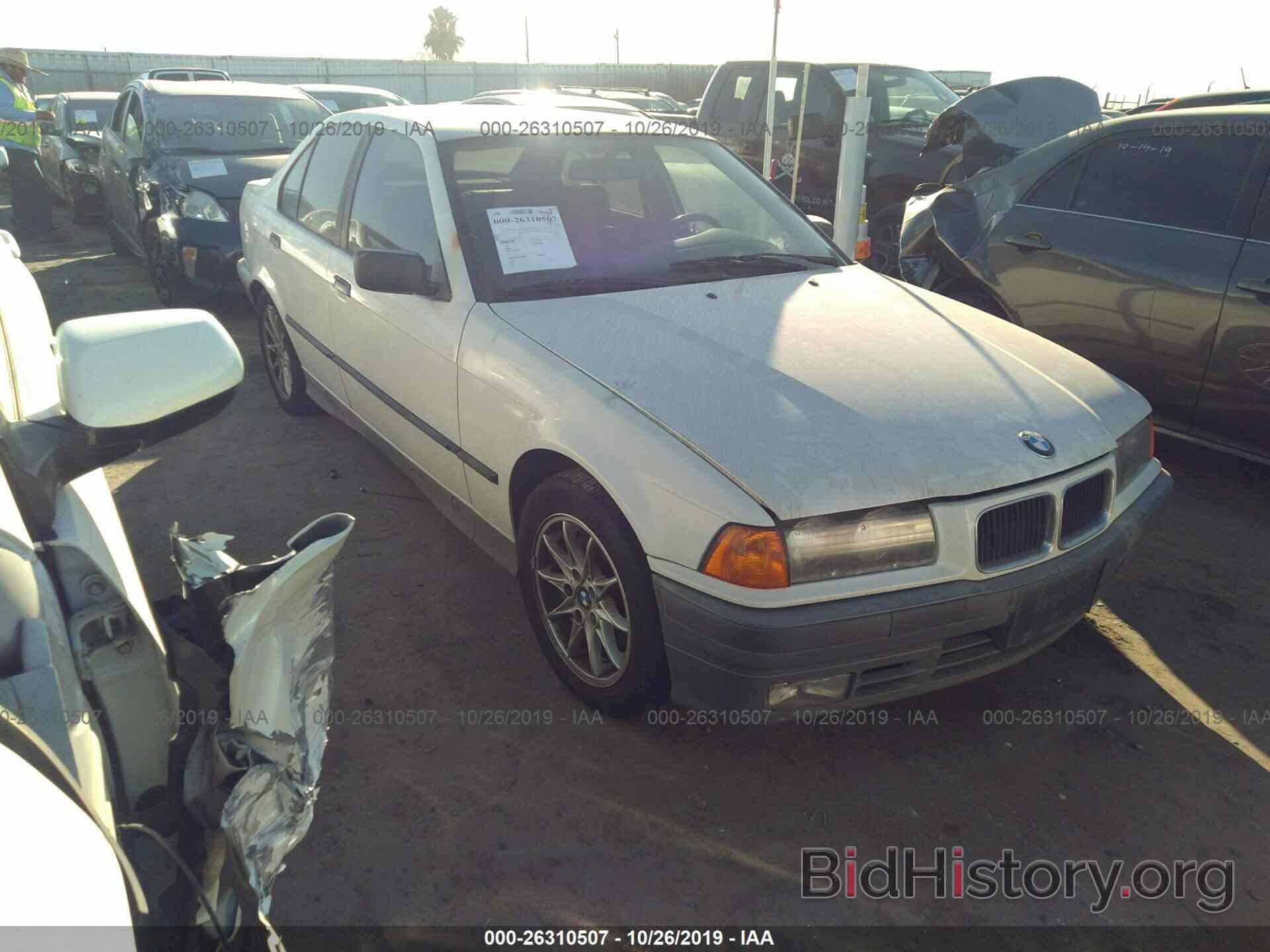 Photo WBACA5325RFG10815 - BMW 318 1994