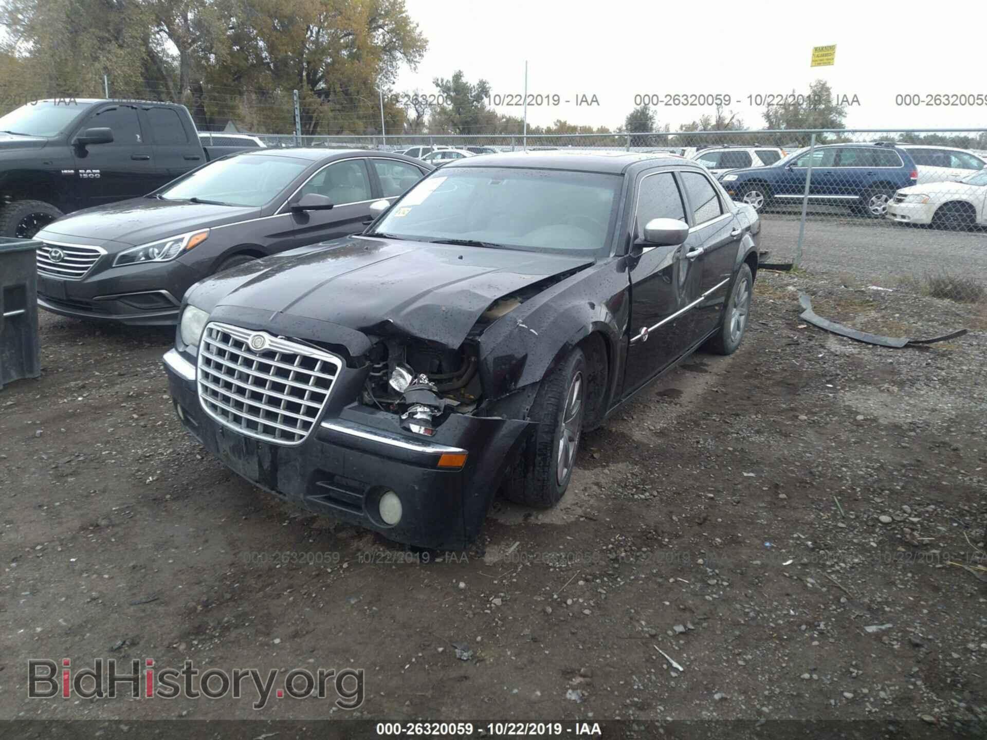 2007 CHRYSLER 300C - VIN: 2C3KA63H57H762762 - Фото 2