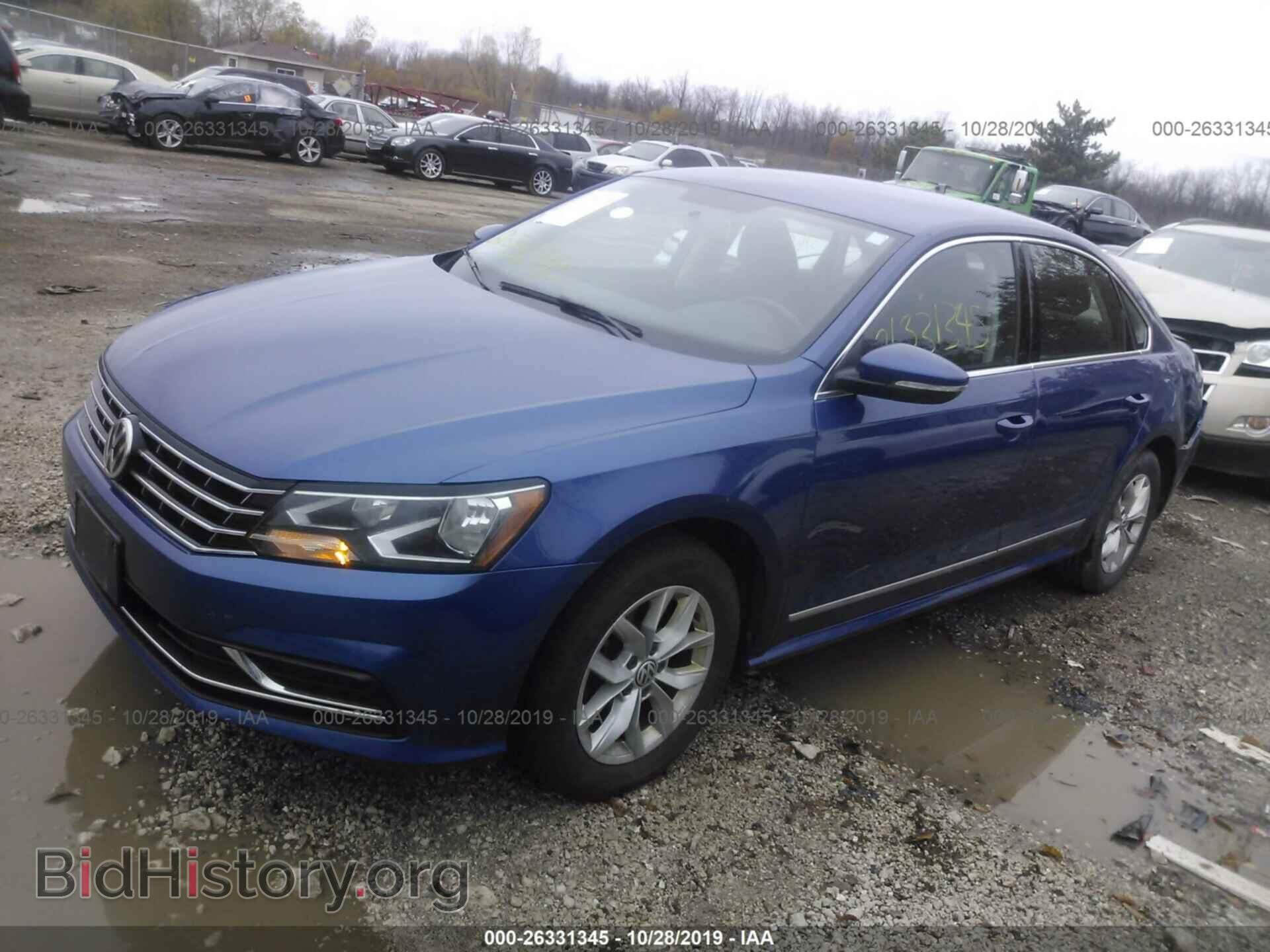 2017 VOLKSWAGEN PASSAT - VIN: 1VWAT7A33HC025947 - Фото 2
