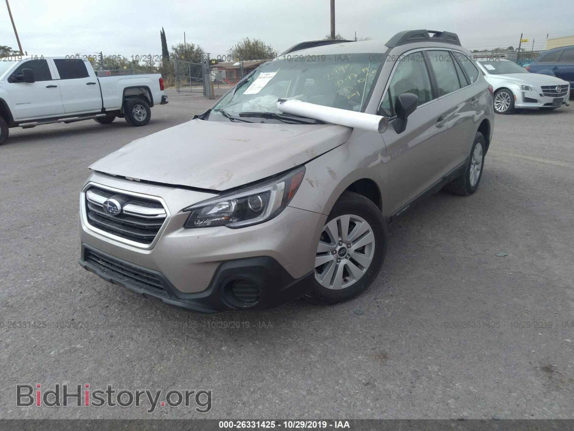 2018 Subaru Outback - VIN: 4S4BSAAC0J3382995 - Фото 2
