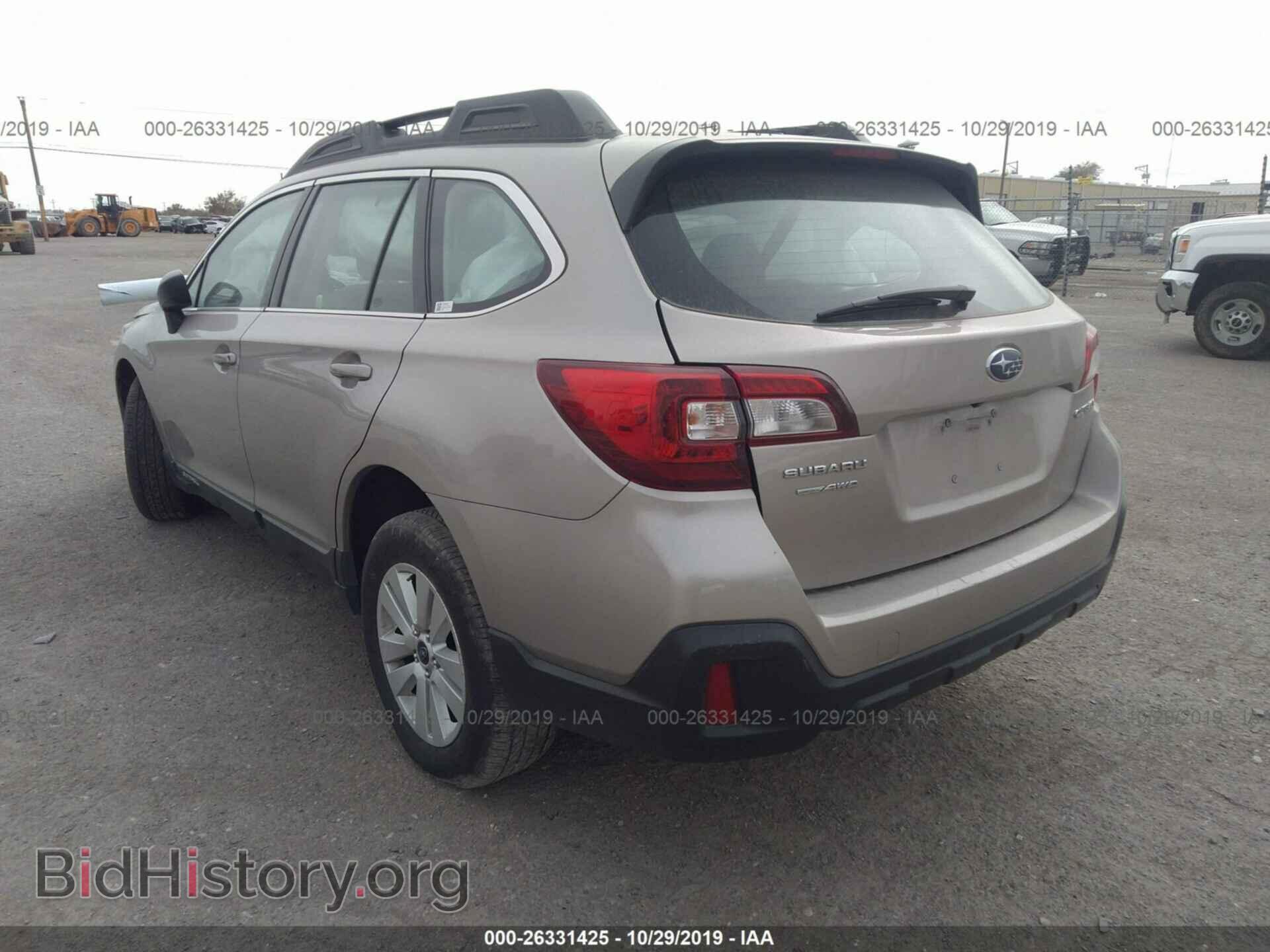 2018 Subaru Outback - VIN: 4S4BSAAC0J3382995 - Фото 3