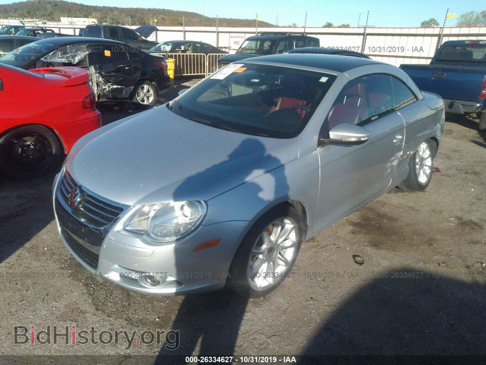 2011 VOLKSWAGEN EOS - VIN: WVWFW7AH4BV004872 - Фото 2