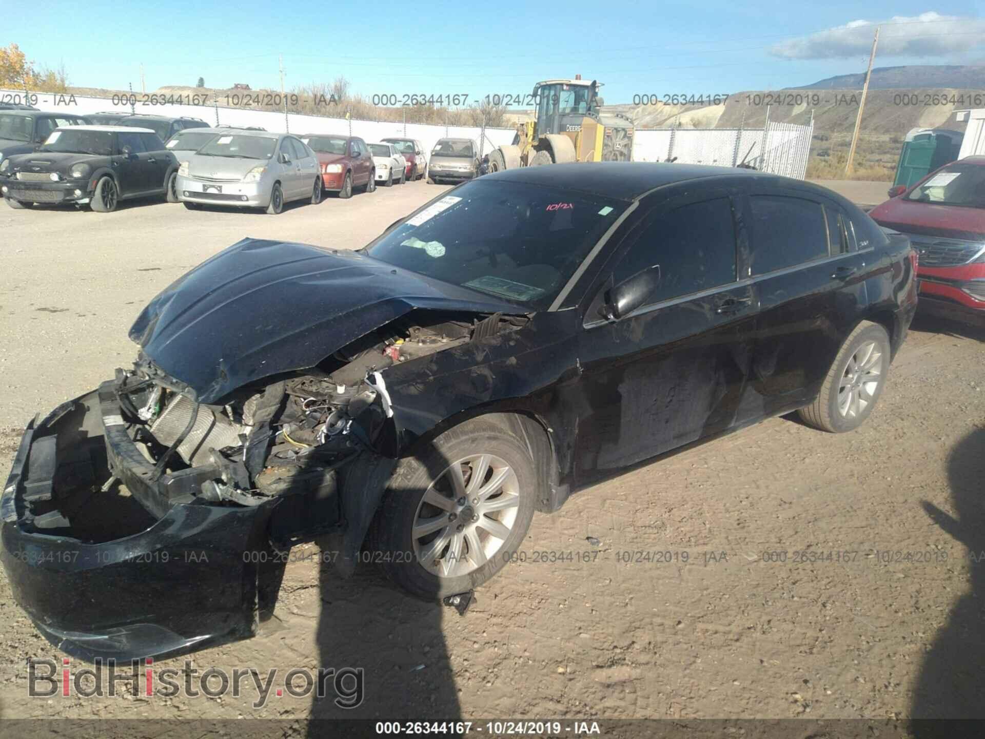 2011 CHRYSLER 200 - VIN: 1C3BC1FB3BN576173 - Фото 2
