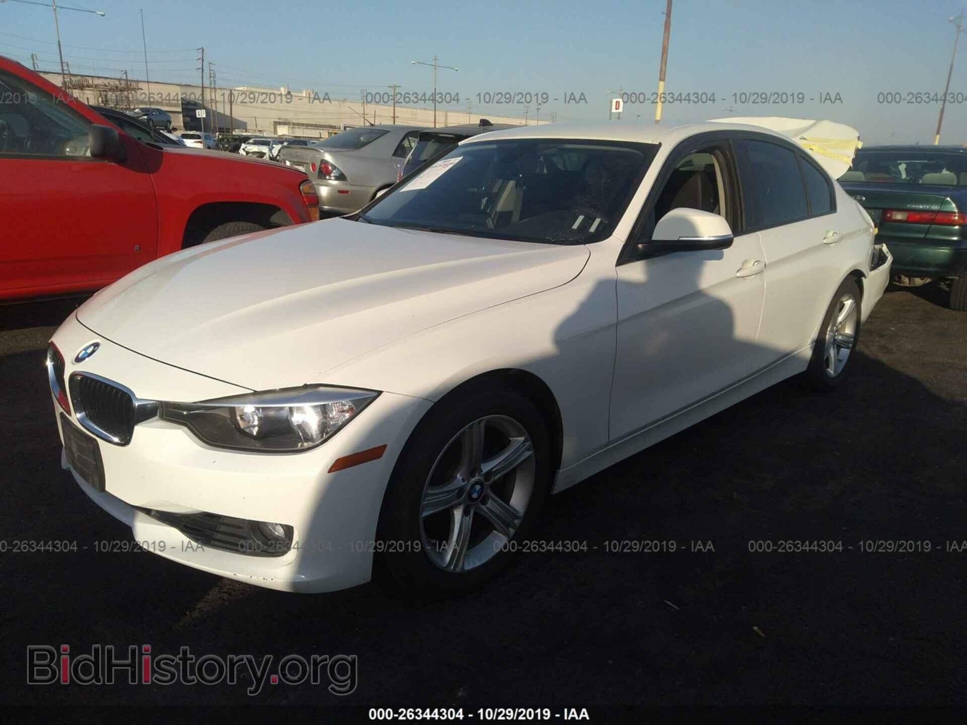 2013 BMW 328 - VIN: WBA3C1C56DF438197 - Фото 2