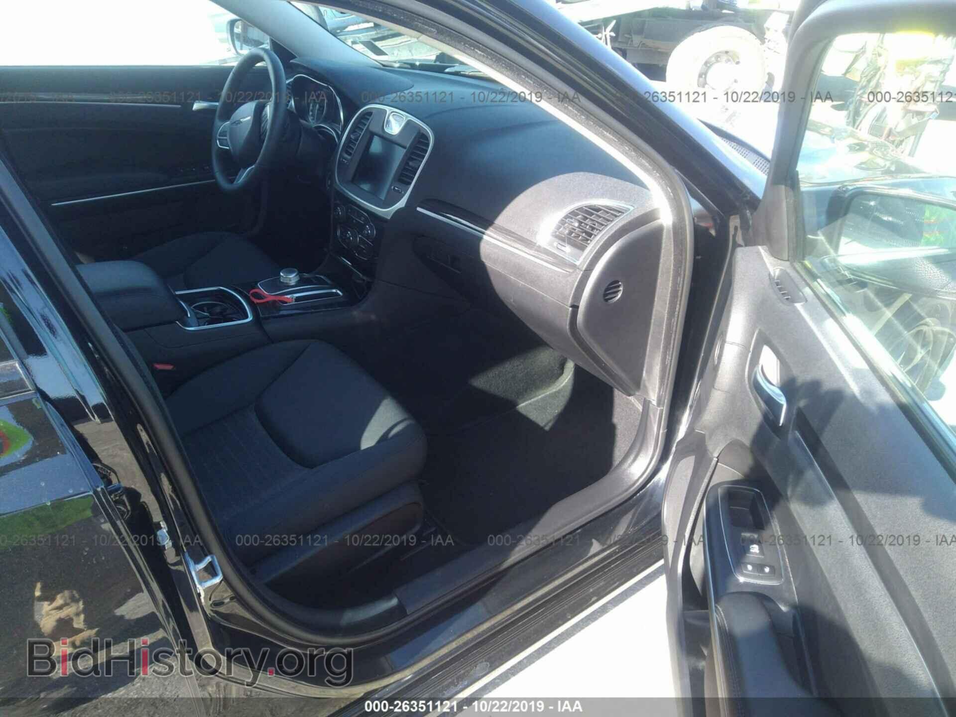 2019 CHRYSLER 300 - VIN: 2C3CCARG3KH654620 - Фото 5