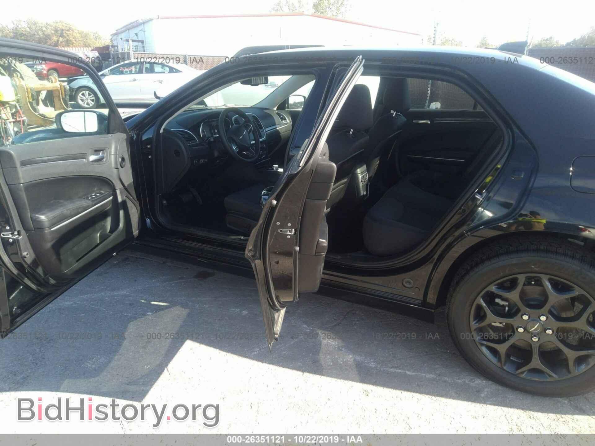 2019 CHRYSLER 300 - VIN: 2C3CCARG3KH654620 - Фото 6