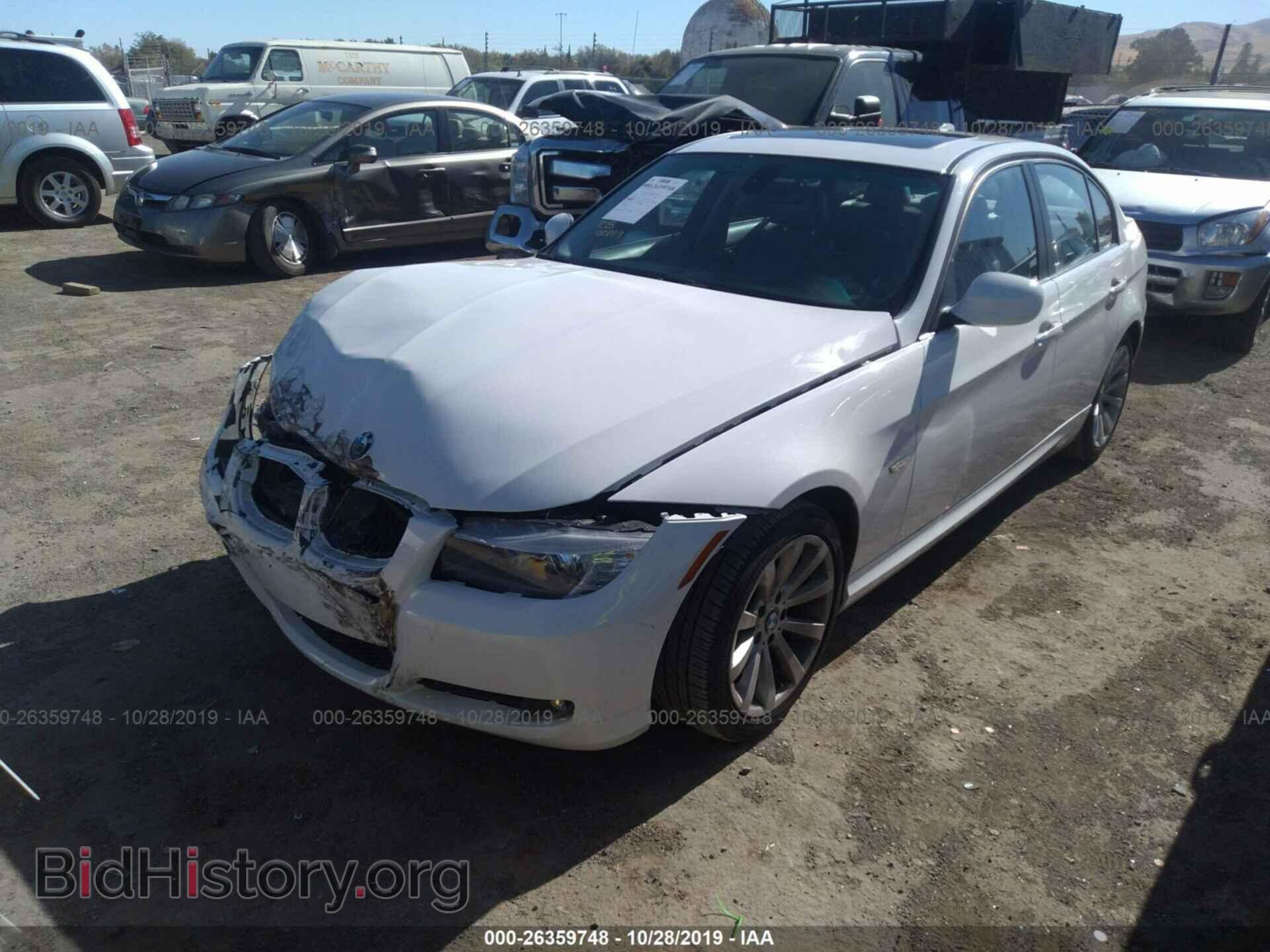 2011 BMW 328 - VIN: WBAPH5C52BA441134 - Photo 2