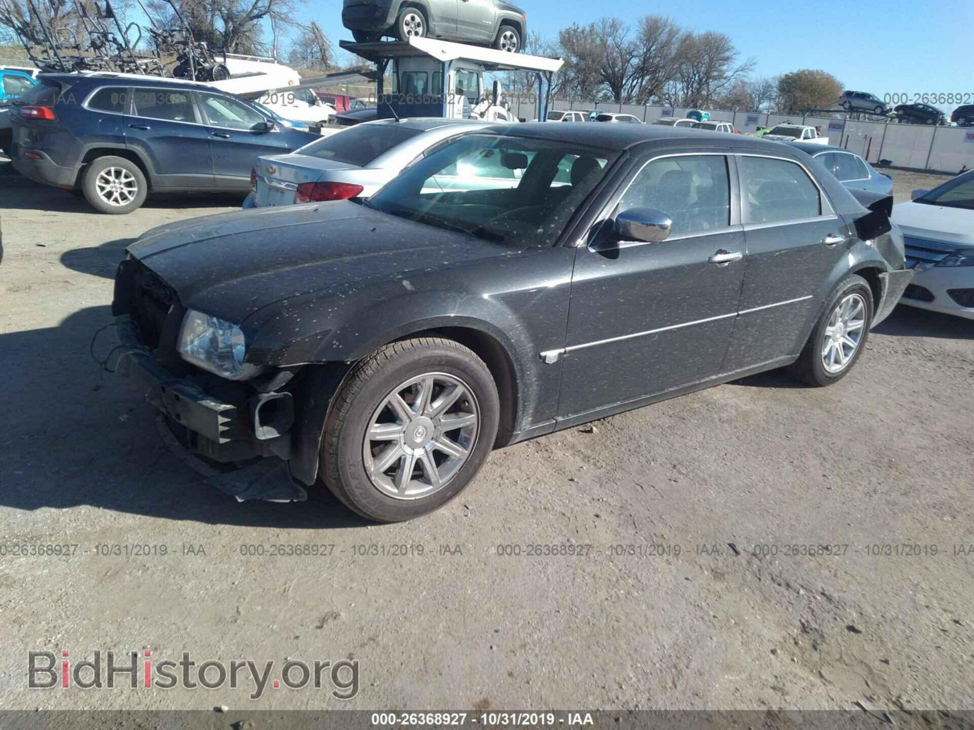 2006 CHRYSLER 300C - VIN: 2C3KA63H46H209440 - Фото 2