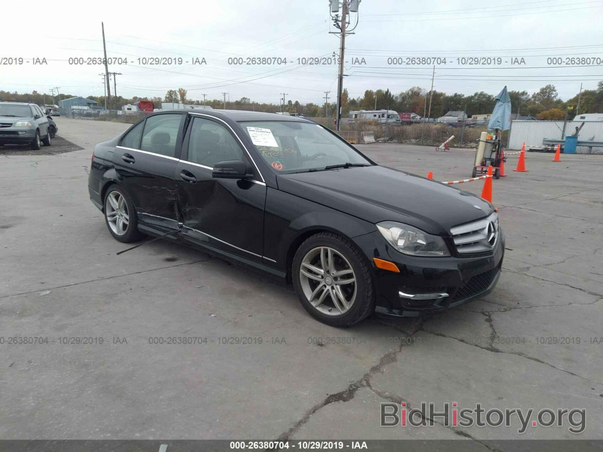 Photo WDDGF4HB9DA865162 - MERCEDES-BENZ C 2013