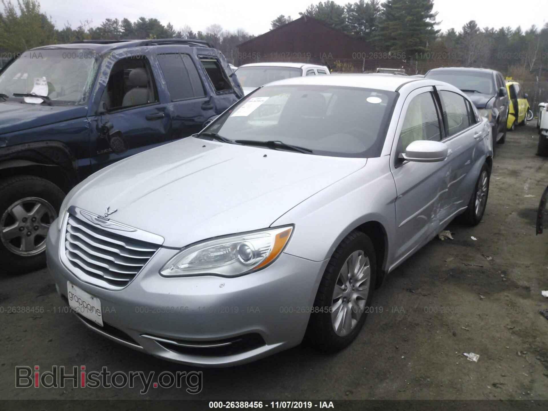 2012 CHRYSLER 200 - VIN: 1C3CCBAB1CN208464 - Фото 2