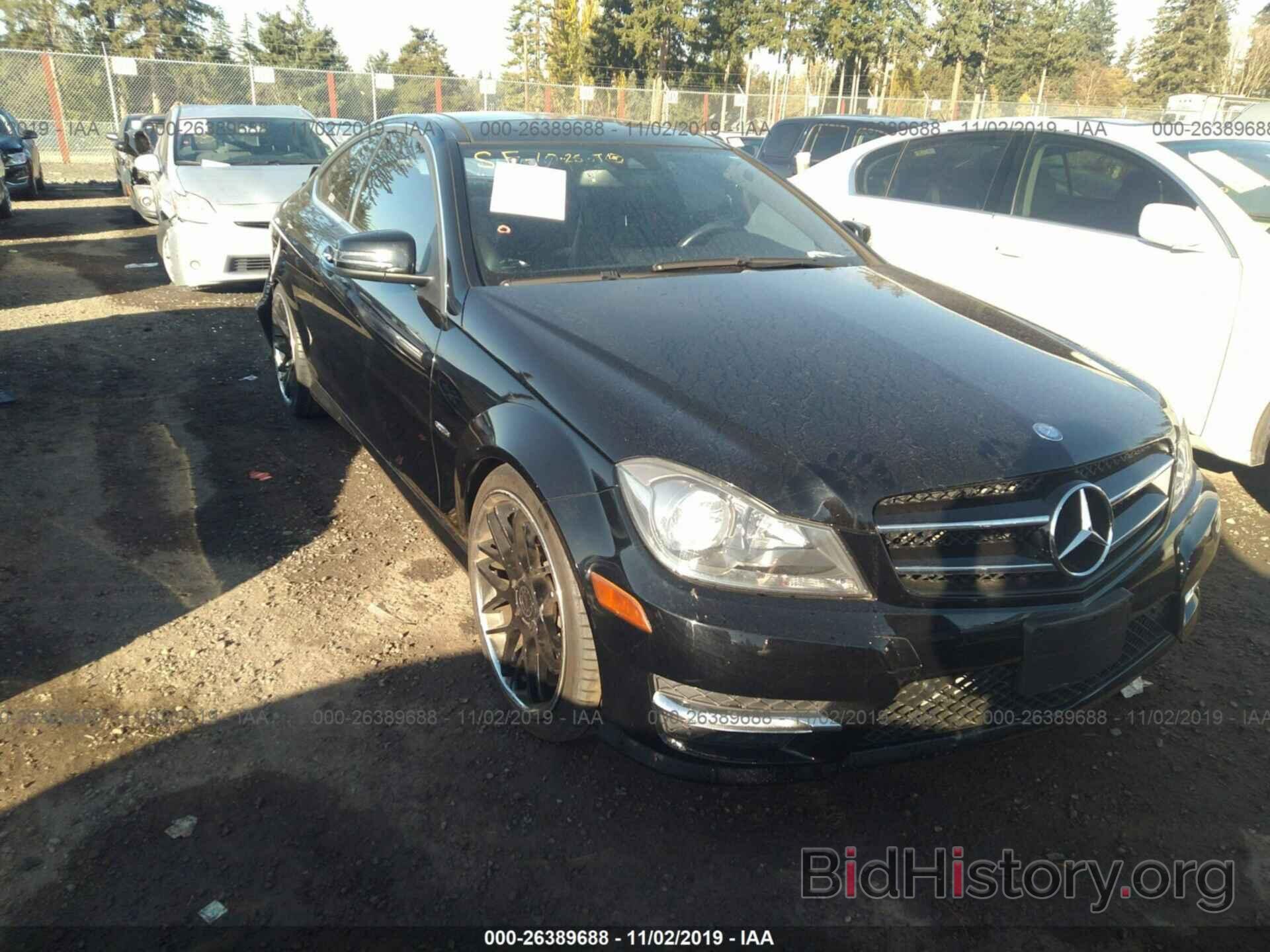 Photo WDDGJ4HB3DF950628 - MERCEDES-BENZ C 2013