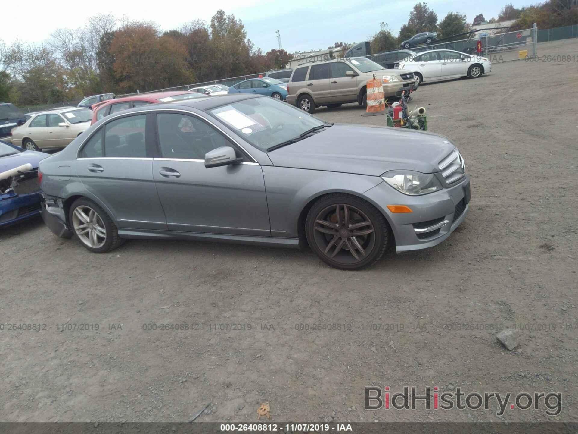 Photo WDDGF8AB2DR246552 - MERCEDES-BENZ C 2013