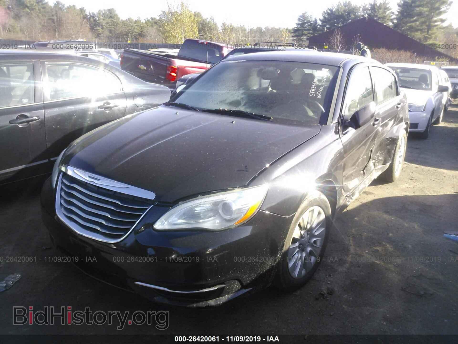 2013 Chrysler 200 - VIN: 1C3CCBAB4DN633114 - Фото 2