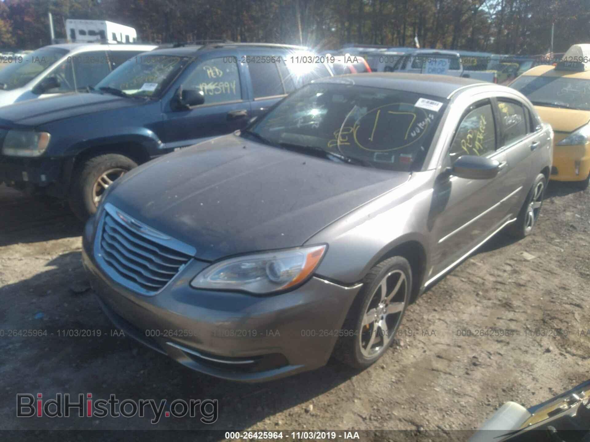 2013 CHRYSLER 200 - VIN: 1C3CCBAB7DN568730 - Фото 2
