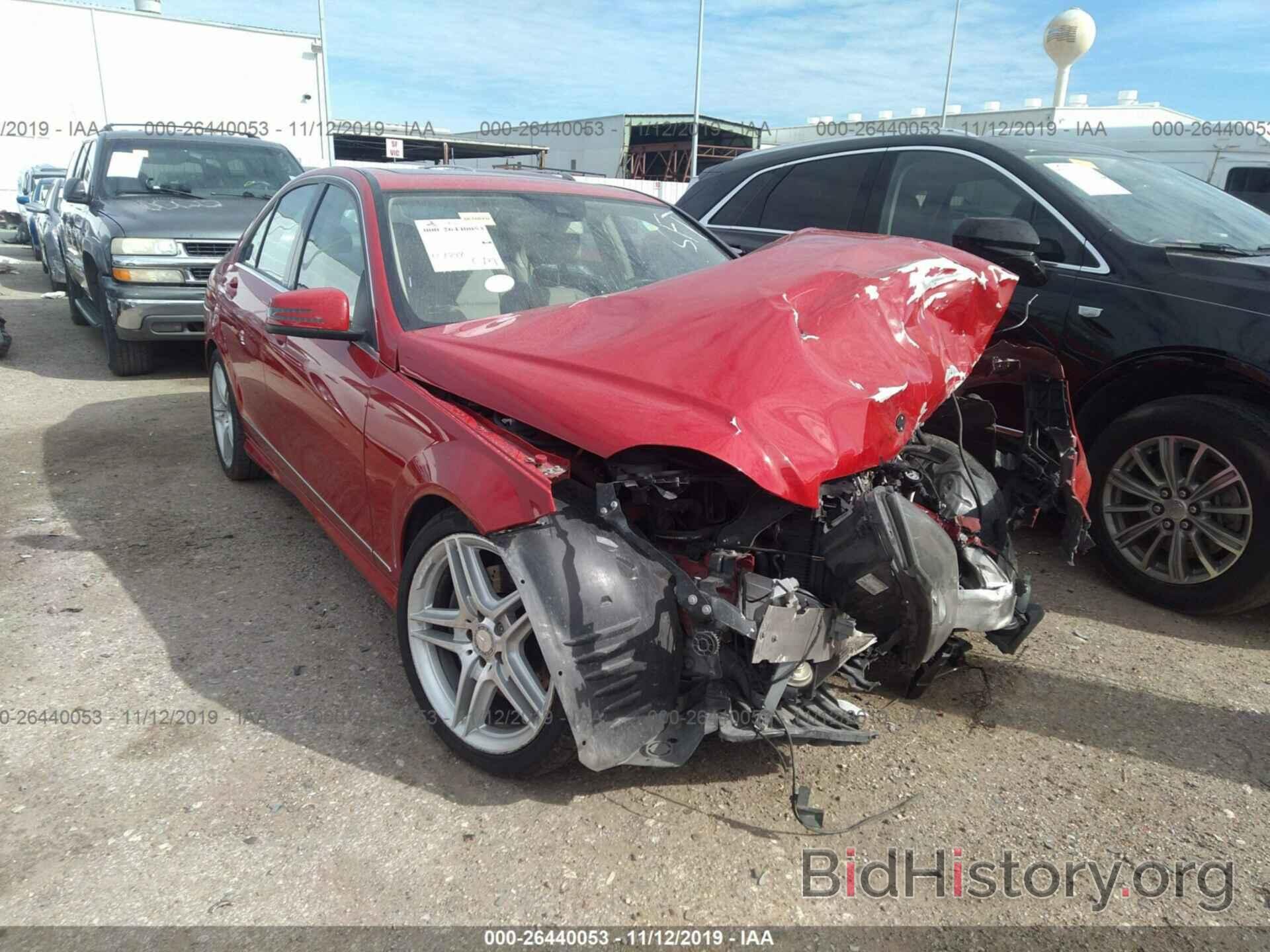 Photo WDDGF5HB5DR267979 - MERCEDES-BENZ C 2013