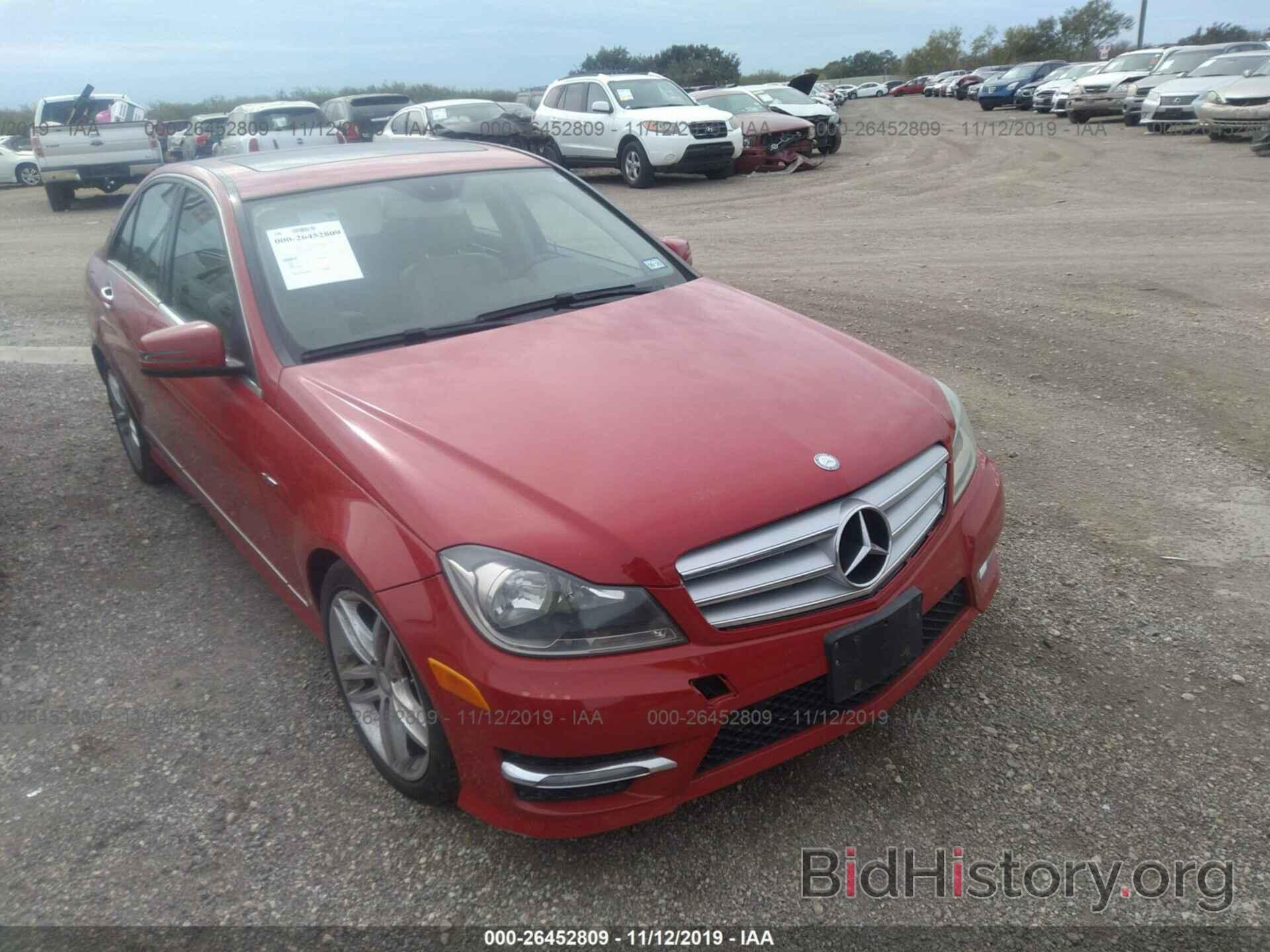 Photo WDDGF4HB8DR274029 - MERCEDES-BENZ C 2013