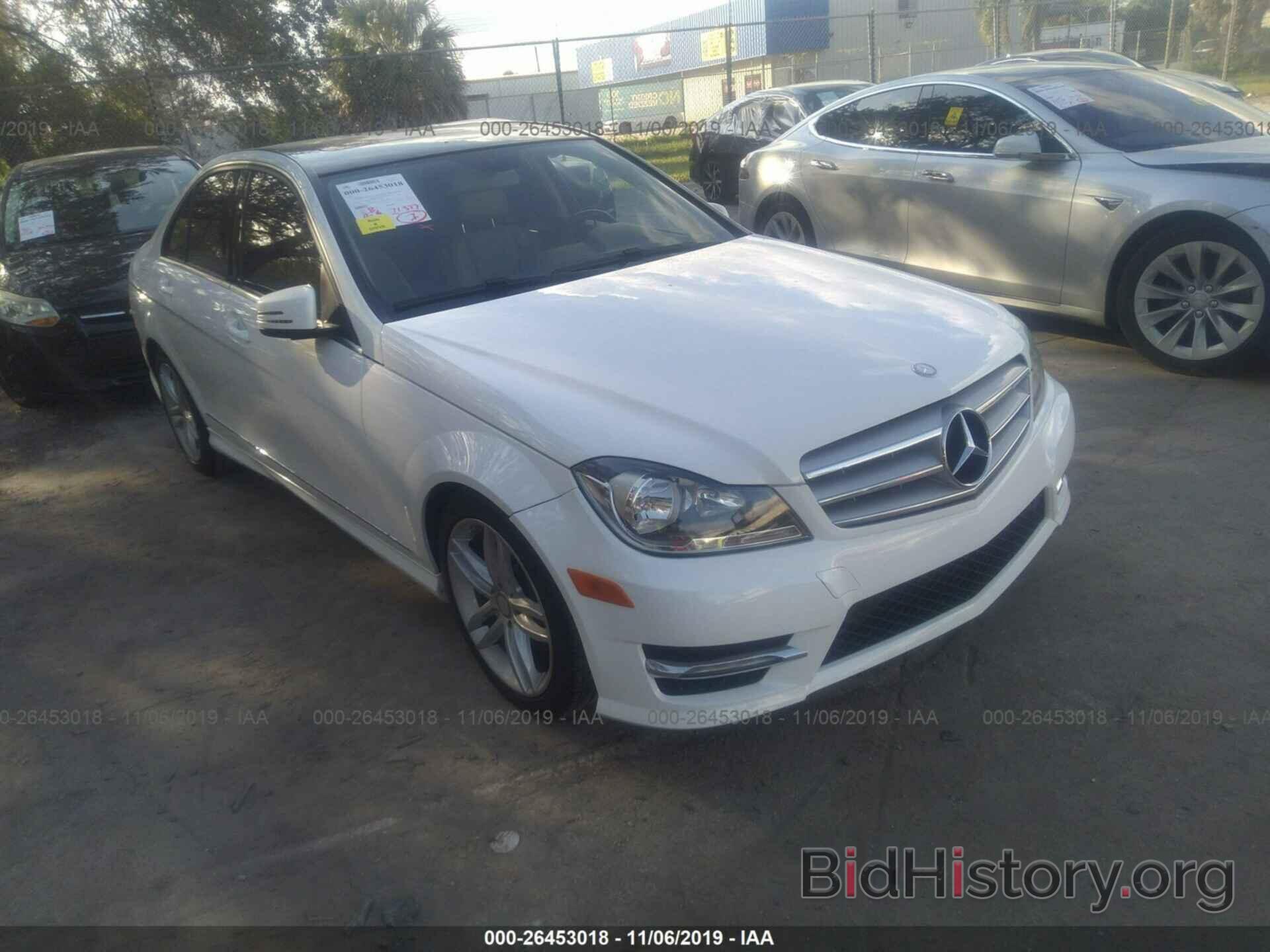 Photo WDDGF8AB8DR278633 - MERCEDES-BENZ C 2013