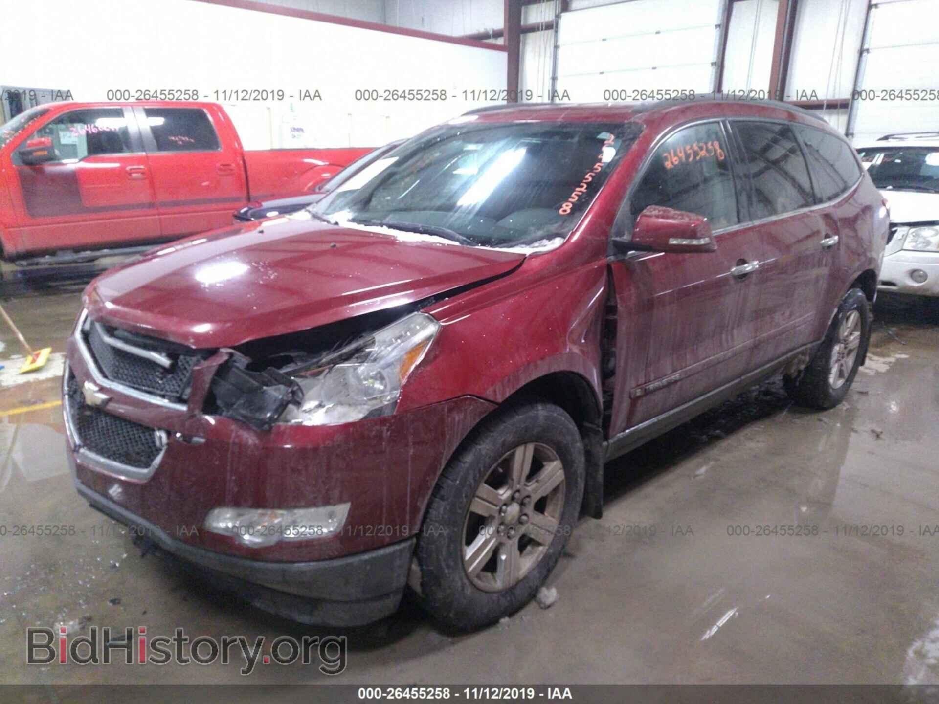 2010 CHEVROLET TRAVERSE - VIN: 1GNLRFED2AS100888 - Фото 2