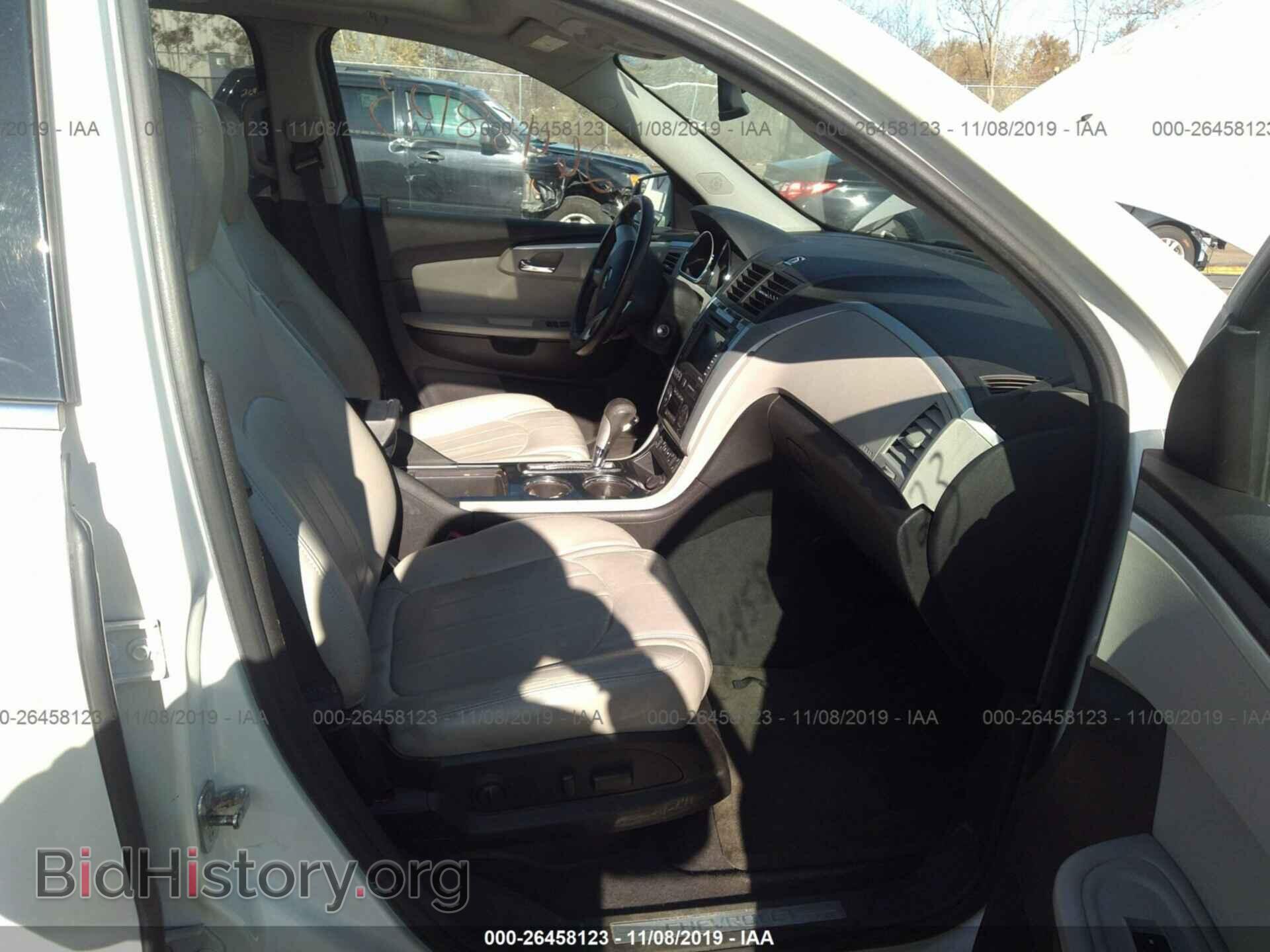 2011 CHEVROLET TRAVERSE - VIN: 1GNKRLED2BJ217033 - Фото 5