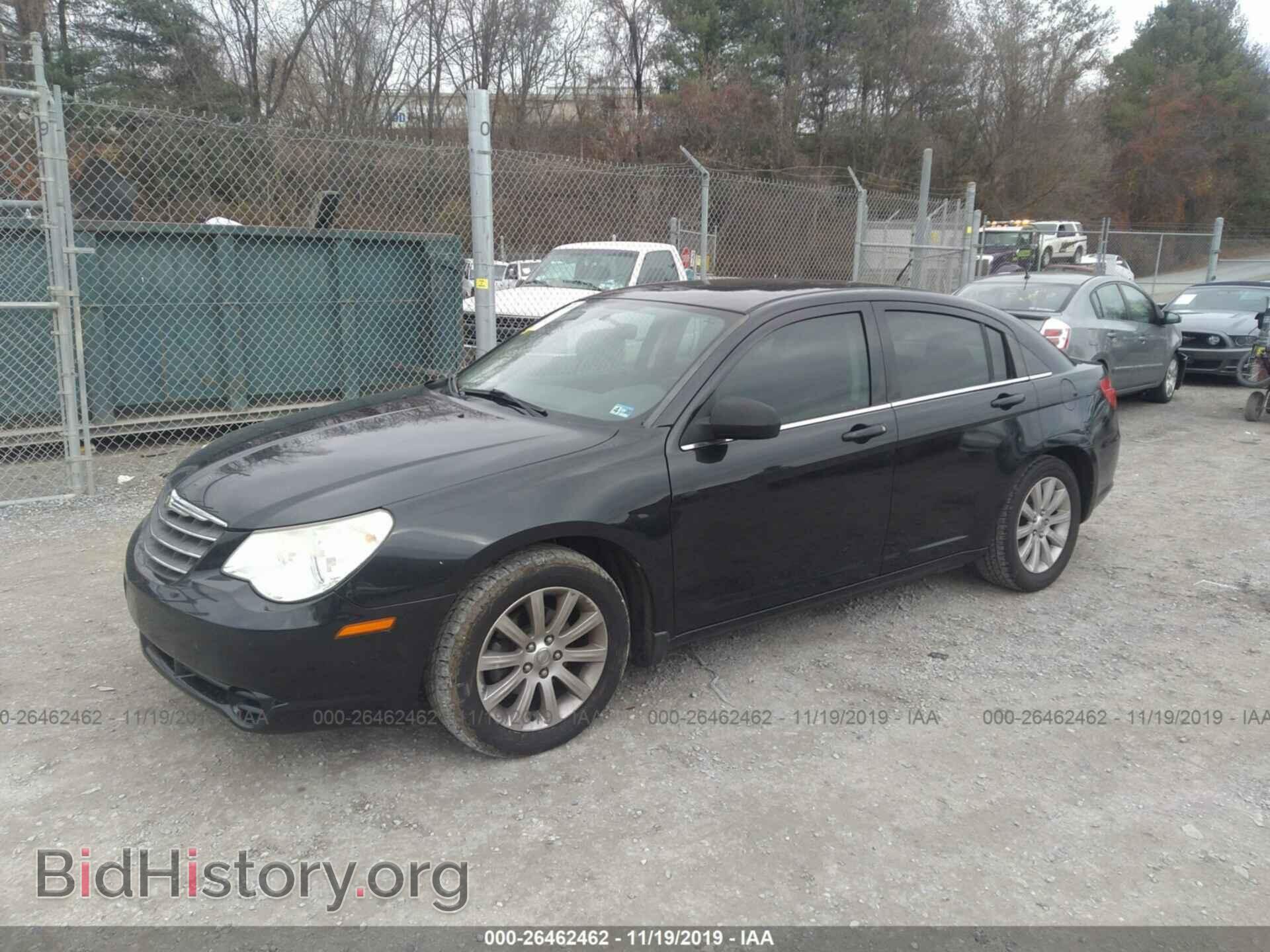 2010 CHRYSLER SEBRING - VIN: 1C3CC5FB3AN233910 - Фото 2