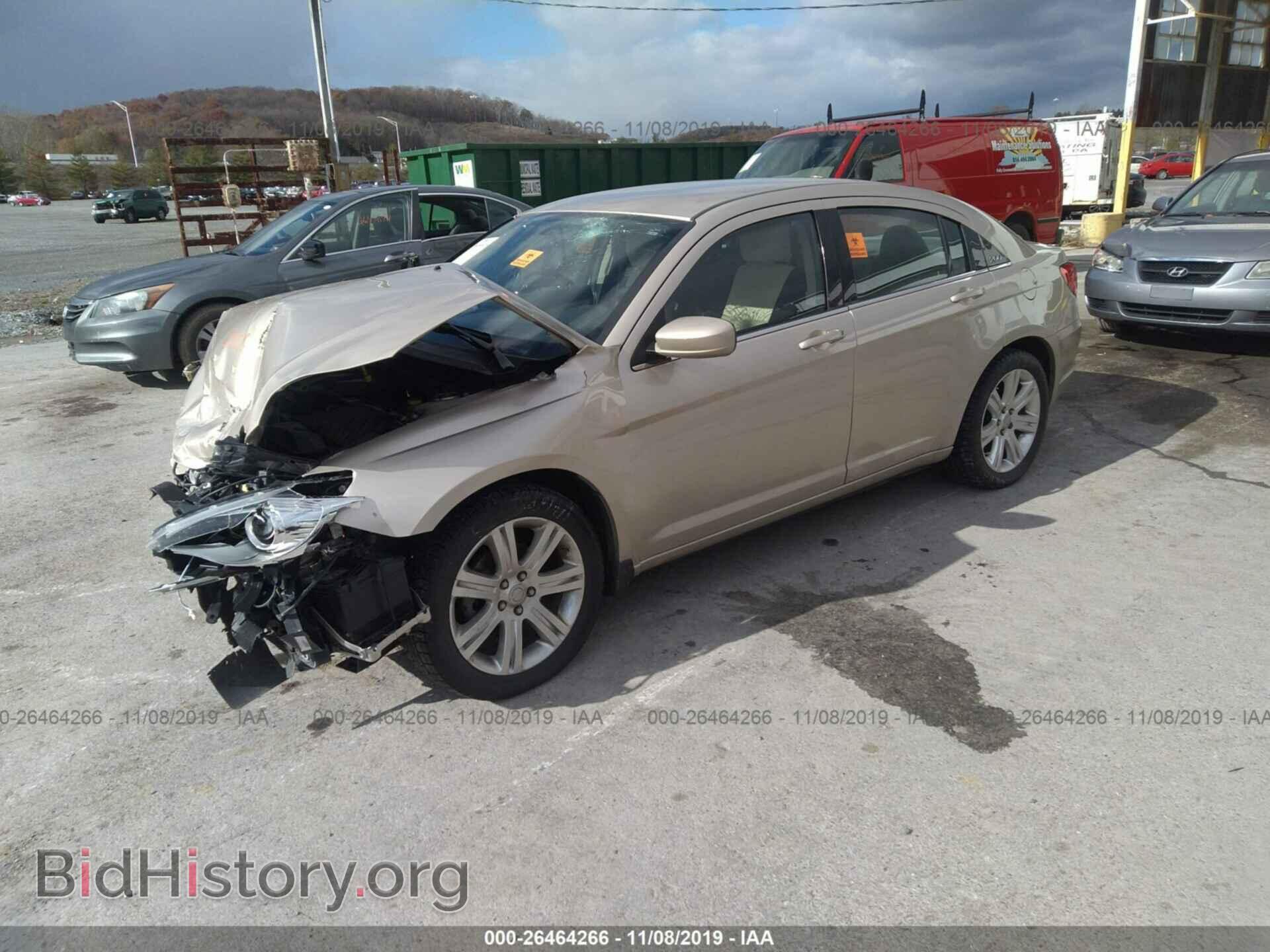 2014 Chrysler 200 - VIN: 1C3CCBBB4EN153462 - Фото 2