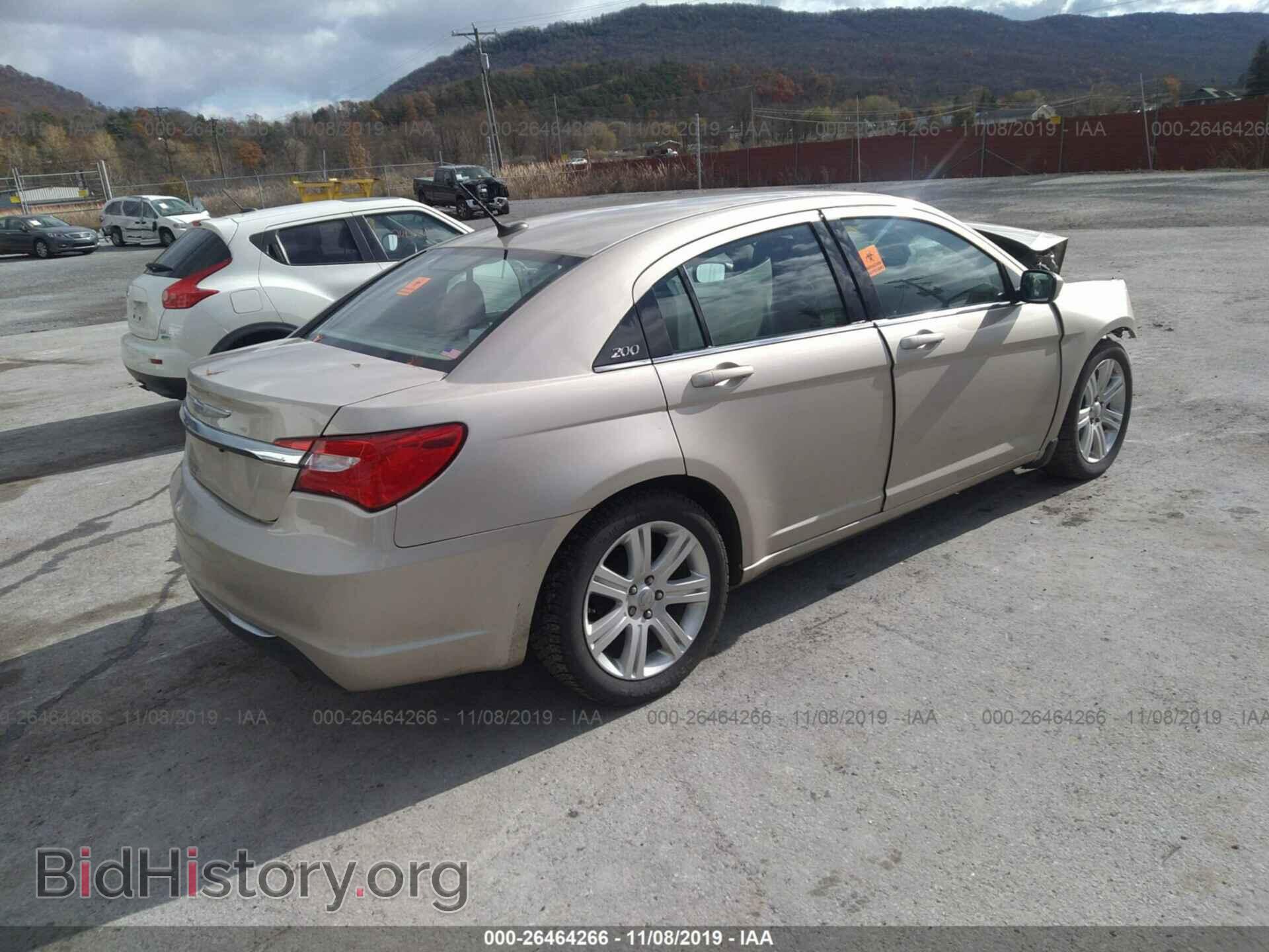 2014 Chrysler 200 - VIN: 1C3CCBBB4EN153462 - Фото 4
