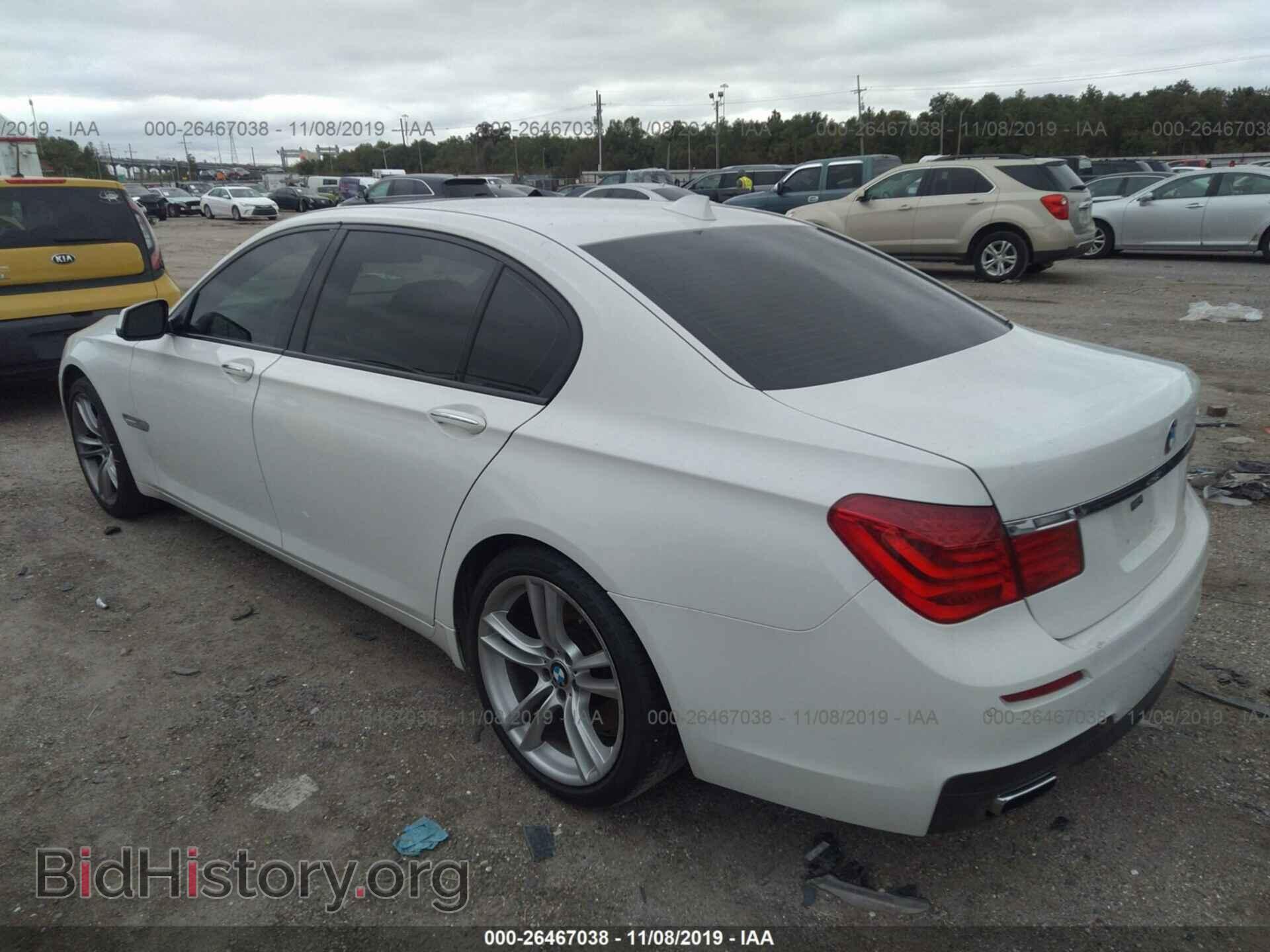 2012 BMW 750 - VIN: WBAKB8C51CDX20992 - Фото 3