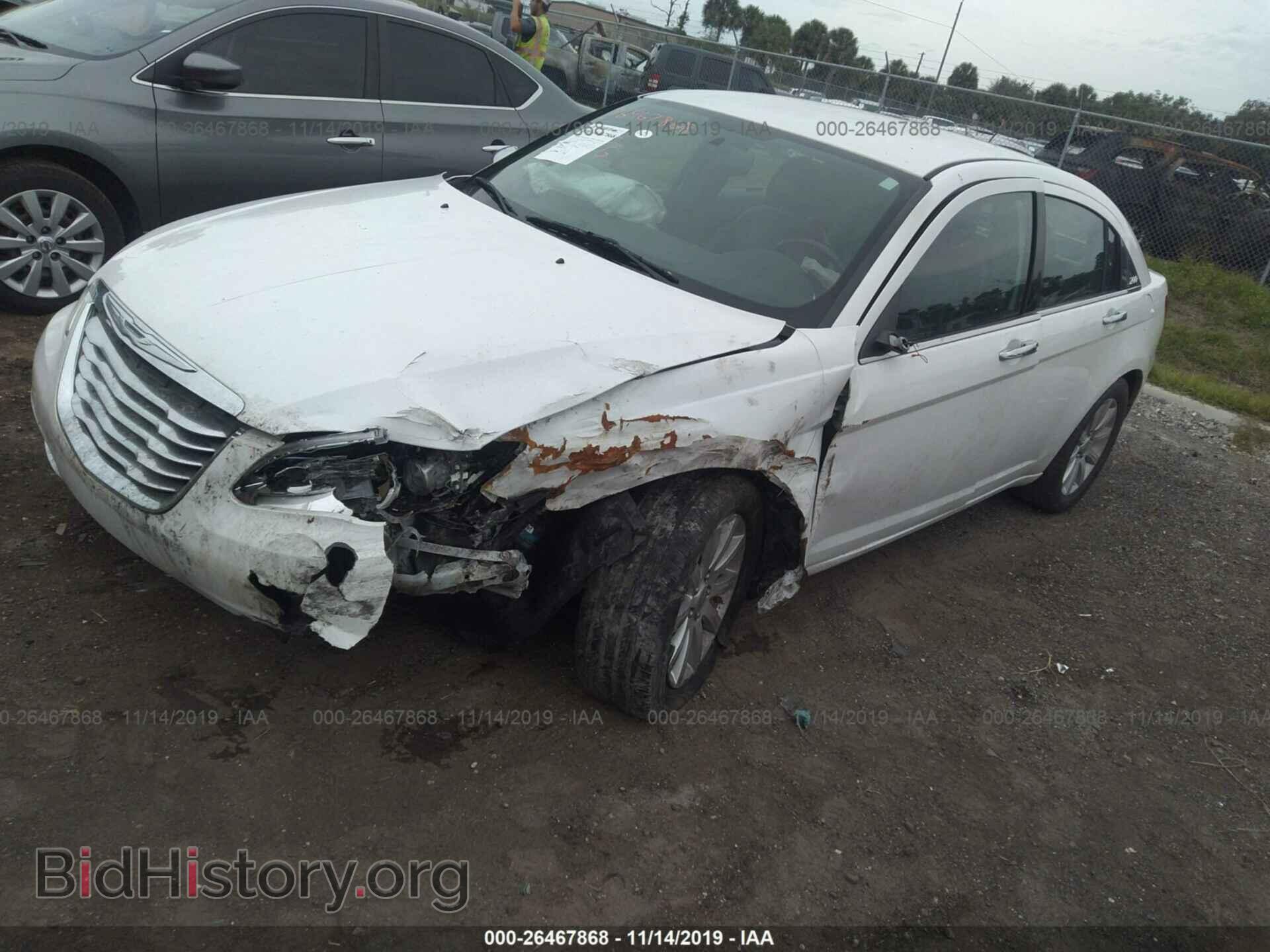 2013 Chrysler 200 - VIN: 1C3CCBCG5DN579251 - Photo 2