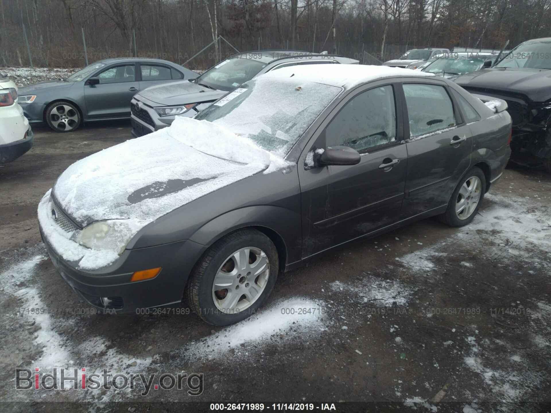 2005 FORD FOCUS - VIN: 1FAHP38Z95W155742 - Фото 2