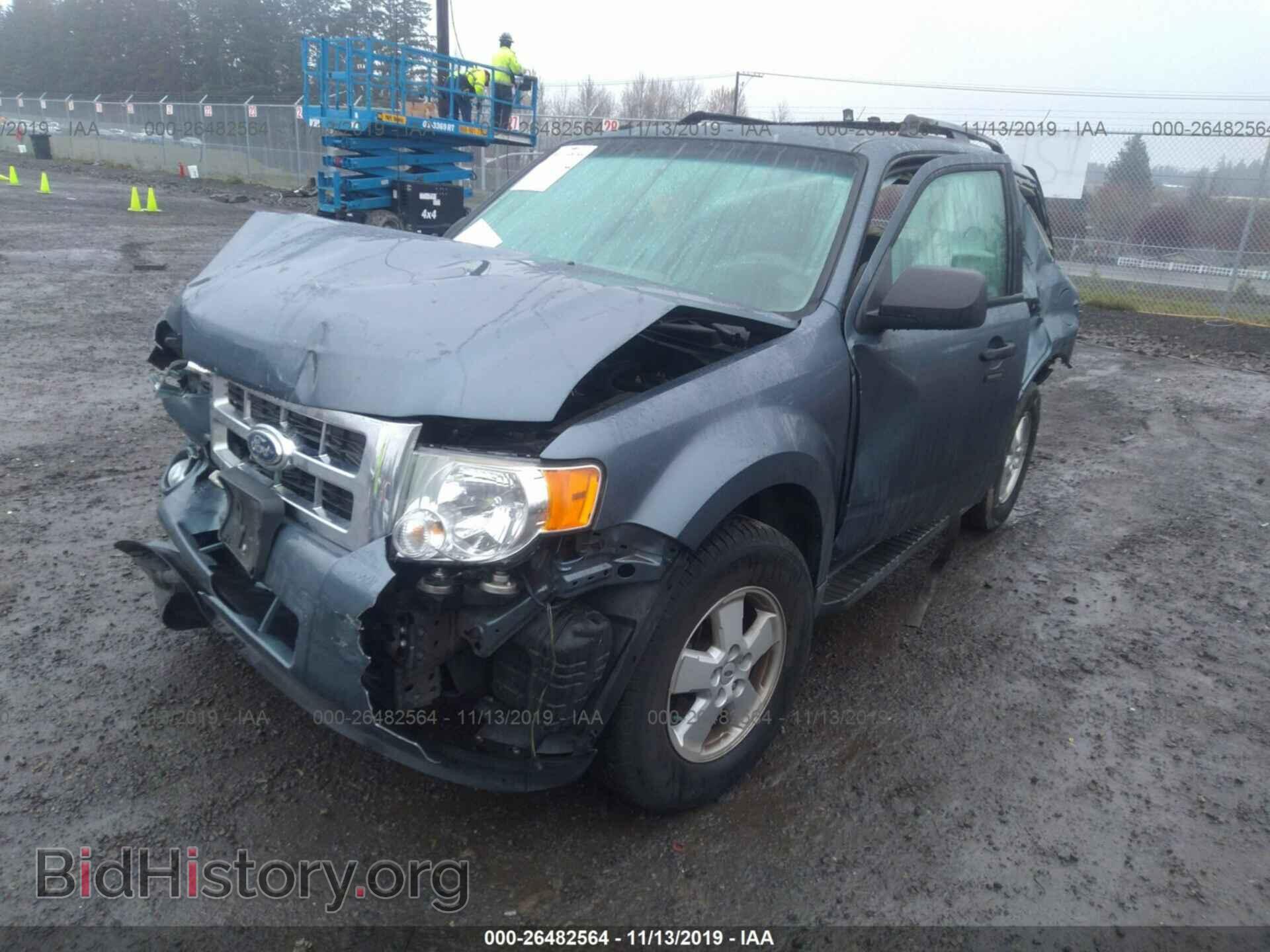 2011 Ford Escape - VIN: 1FMCU9D71BKA68730 - Photo 2