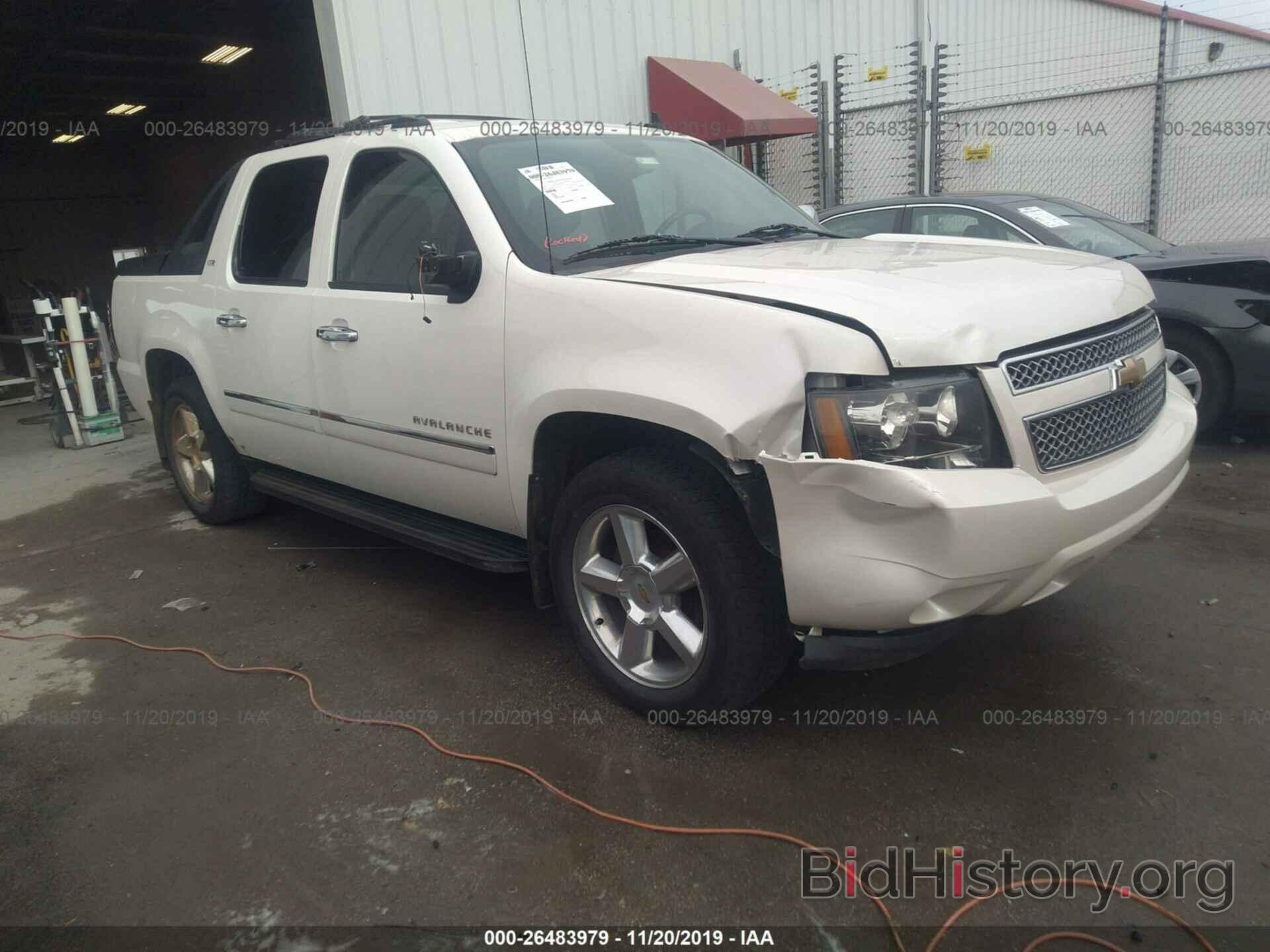 Photo 3GNVKGE02AG250037 - Chevrolet Avalanche 2010