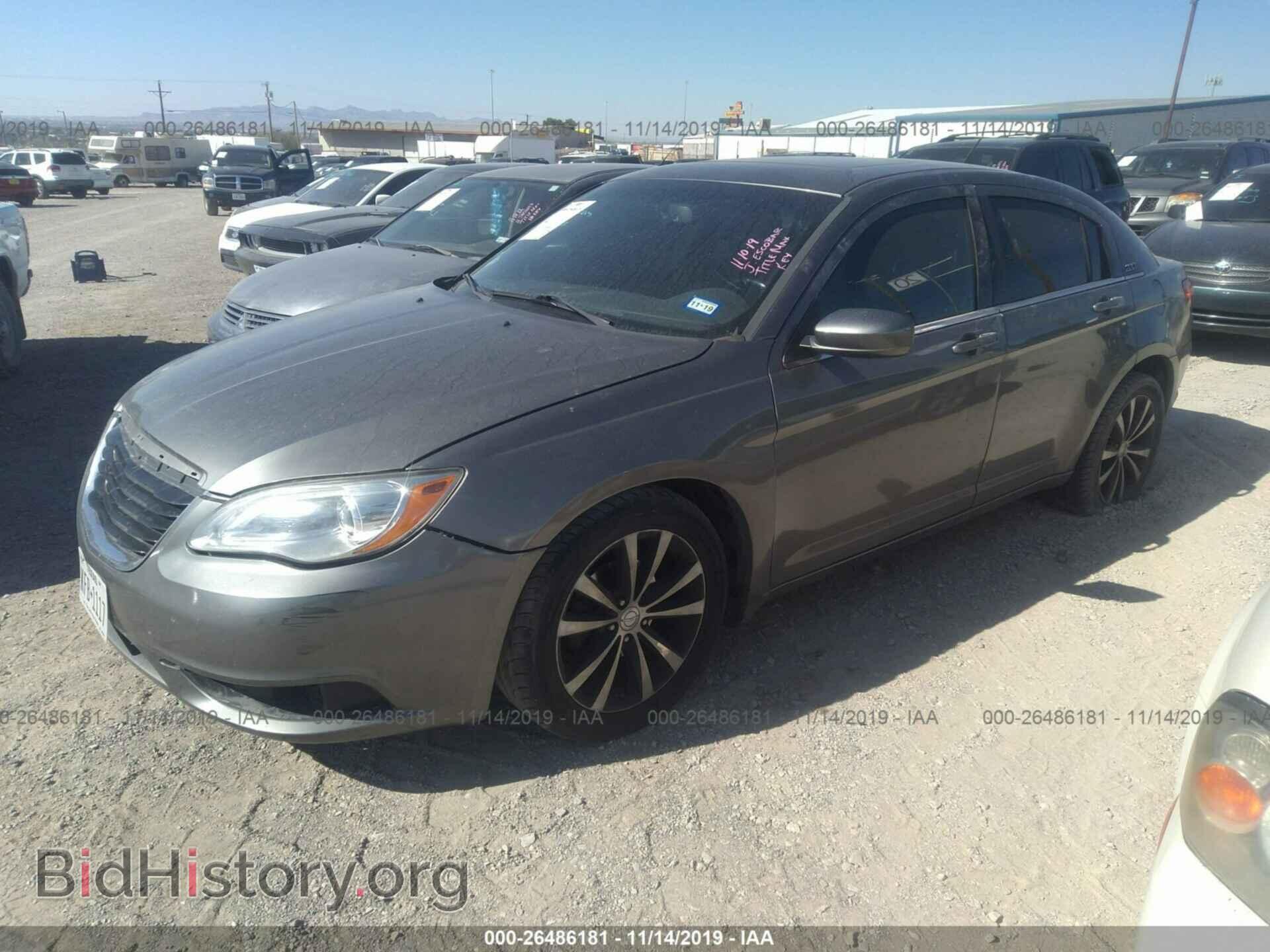 2013 CHRYSLER 200 - VIN: 1C3CCBBG3DN718102 - Фото 2