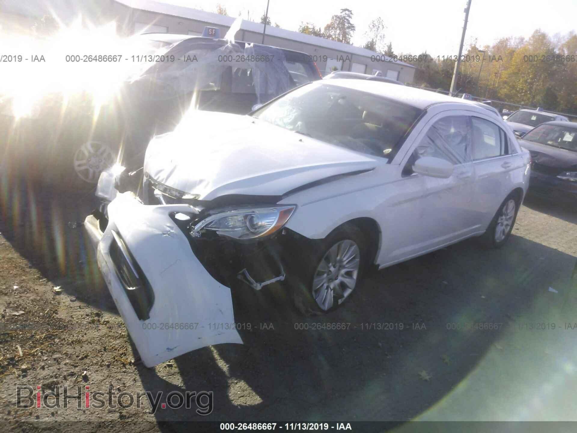 2014 Chrysler 200 - VIN: 1C3CCBAB3EN194733 - Фото 2