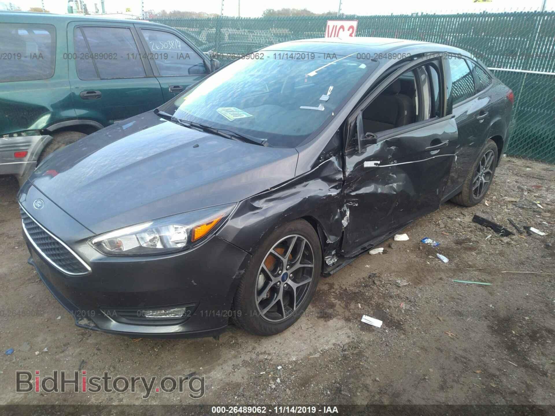 2018 Ford Focus - VIN: 1FADP3H20JL220894 - Фото 2
