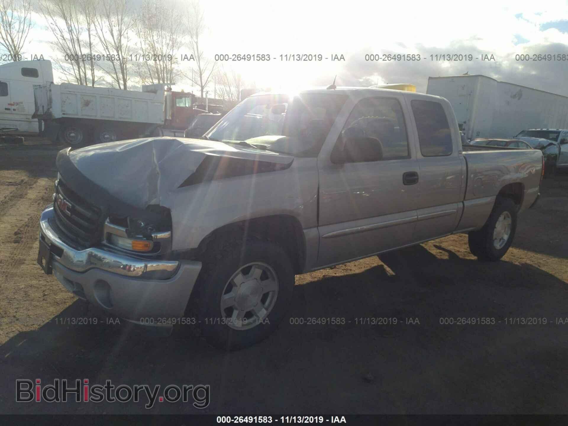 2005 GMC New Sierra - VIN: 1GTEK19B85E206459 - Фото 2