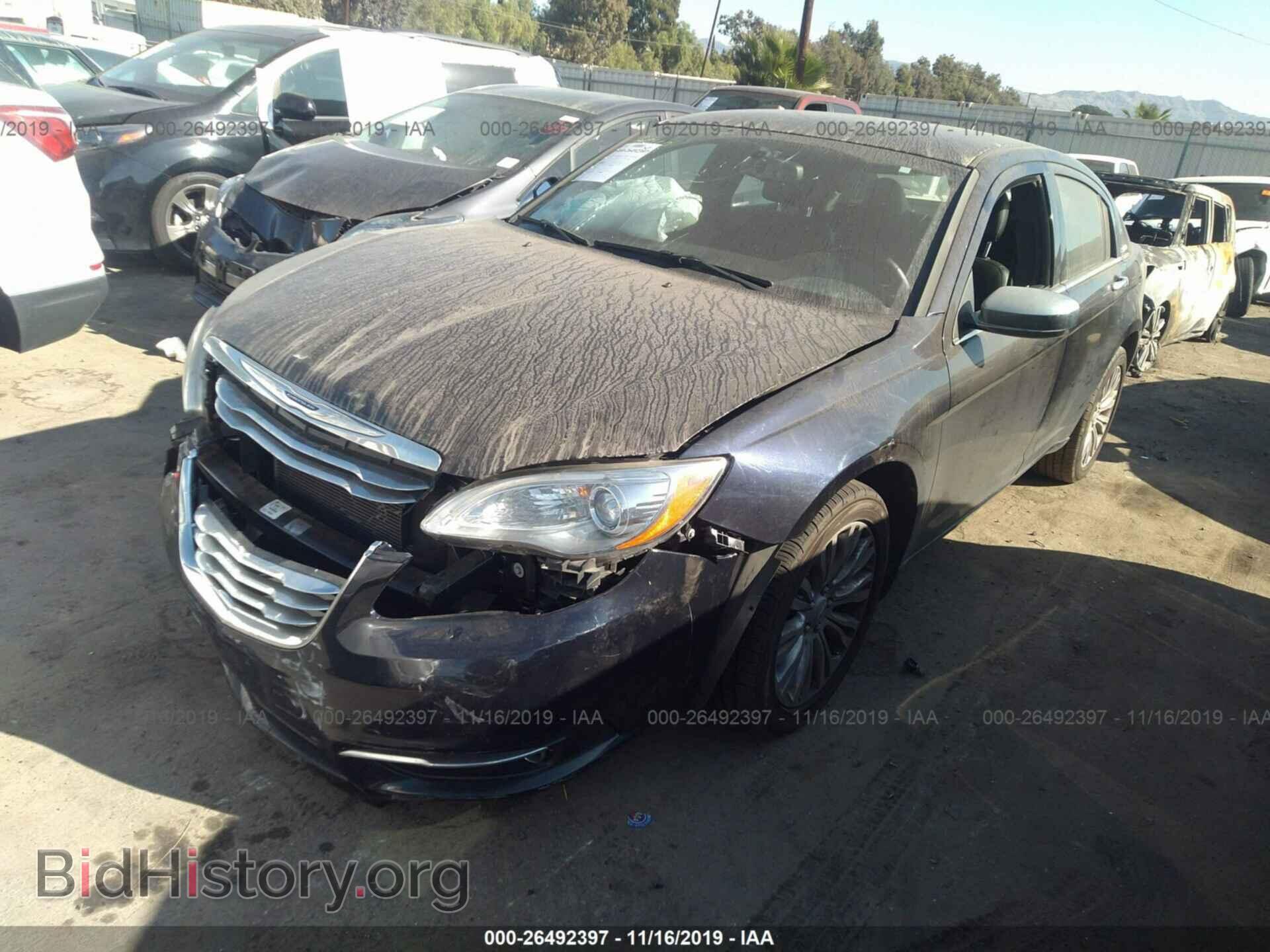 2011 Chrysler 200 - VIN: 1C3BC2FB4BN551157 - Фото 2