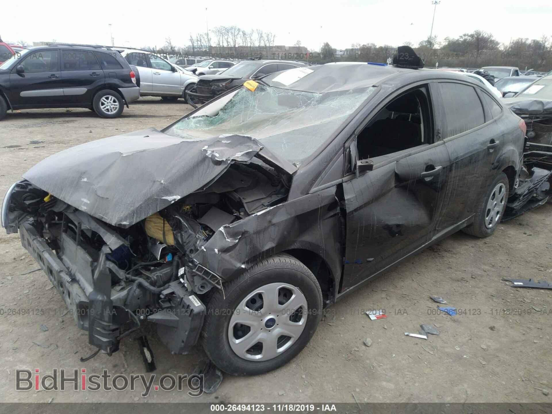 2018 Ford Focus - VIN: 1FADP3E28JL255980 - Фото 2